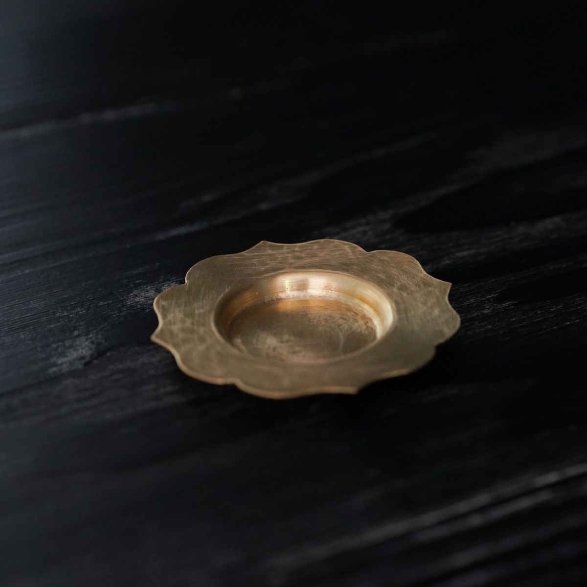 竹俣勇壱】 茶托 輪花 真鍮 | 花紫 