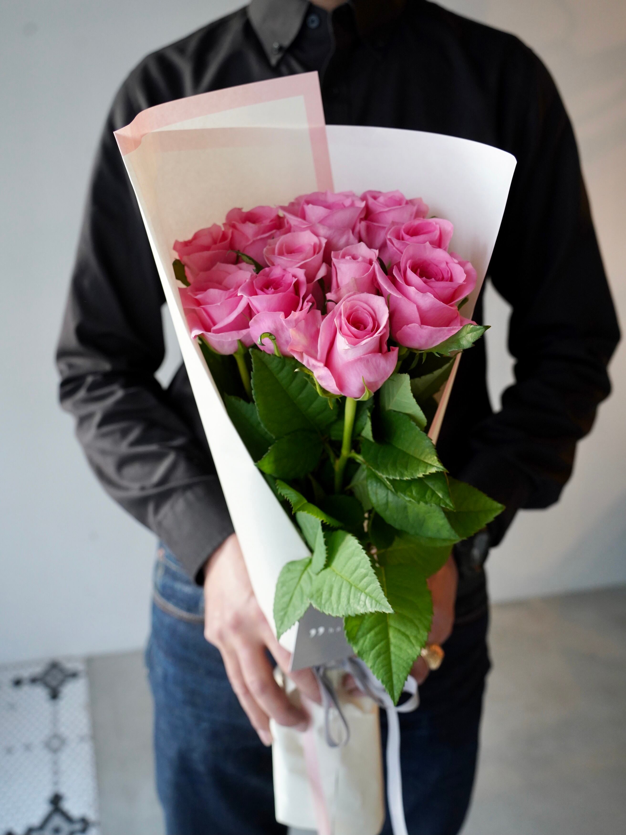 ピンクのバラ１２本の花束 ダズンローズ Hanane Online