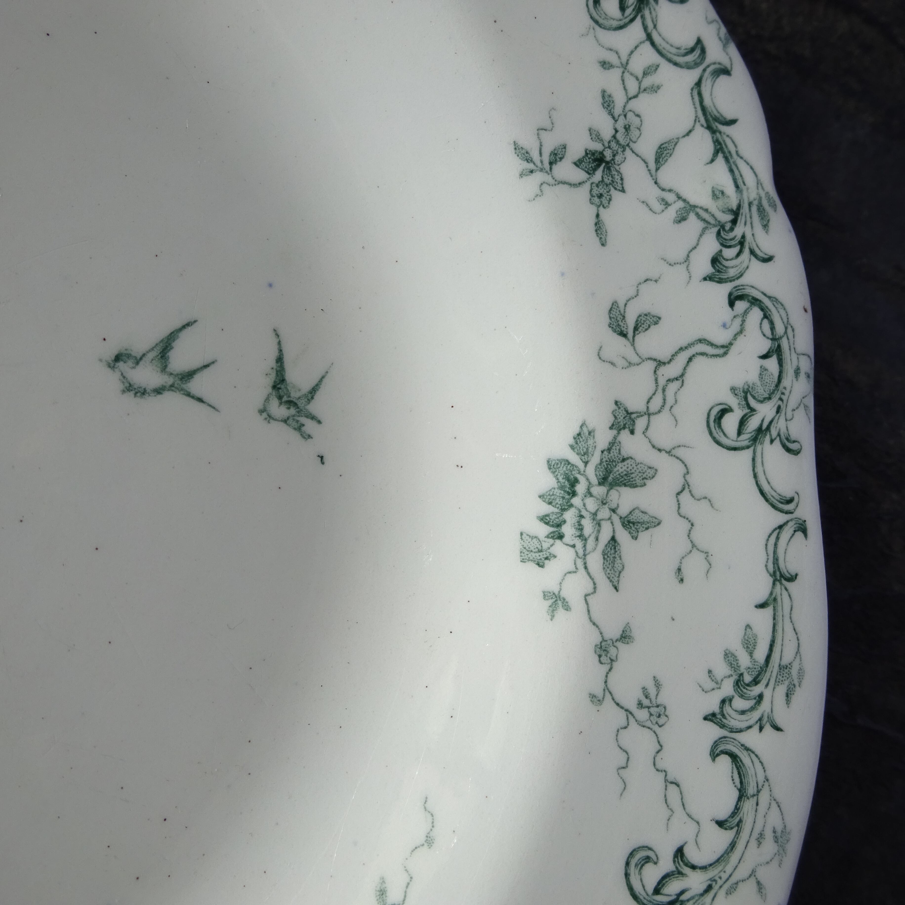 ☆TERRE de FER PORCELAINE OPAQUE DE GIEN modèle 《IDYLLE》 assiette demi creuse (B)