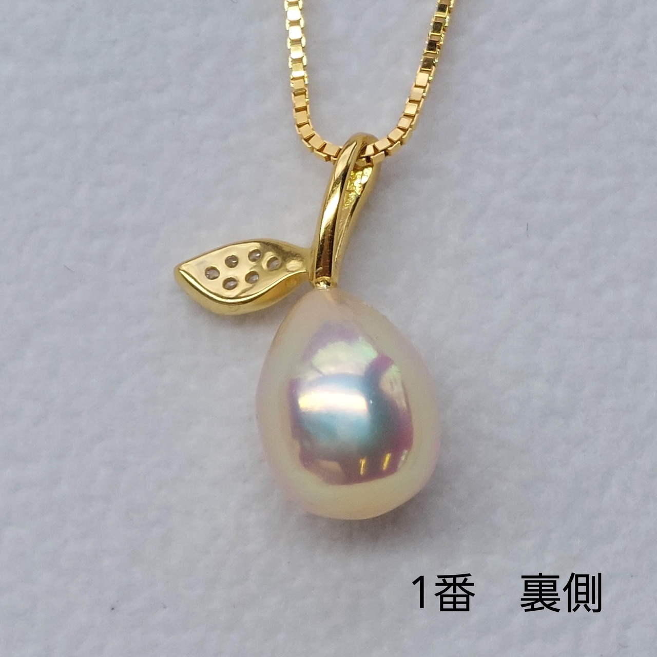 リンゴペンダント(1番～２番)メタリック淡水真珠ペンダントトップ＆シルバースライドチェーン付き