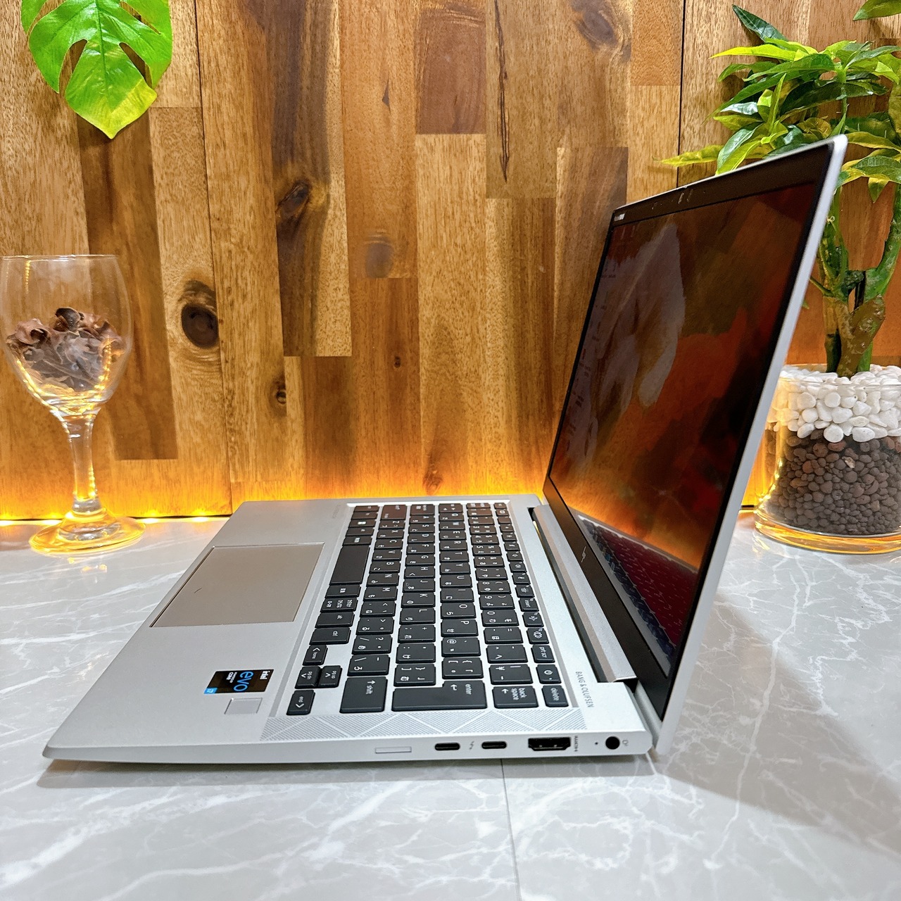 美品/ HP EliteBook 830 G8/メモリ16GB/最高峰i7第11世代/SSD512GB/人気ノートパソコン