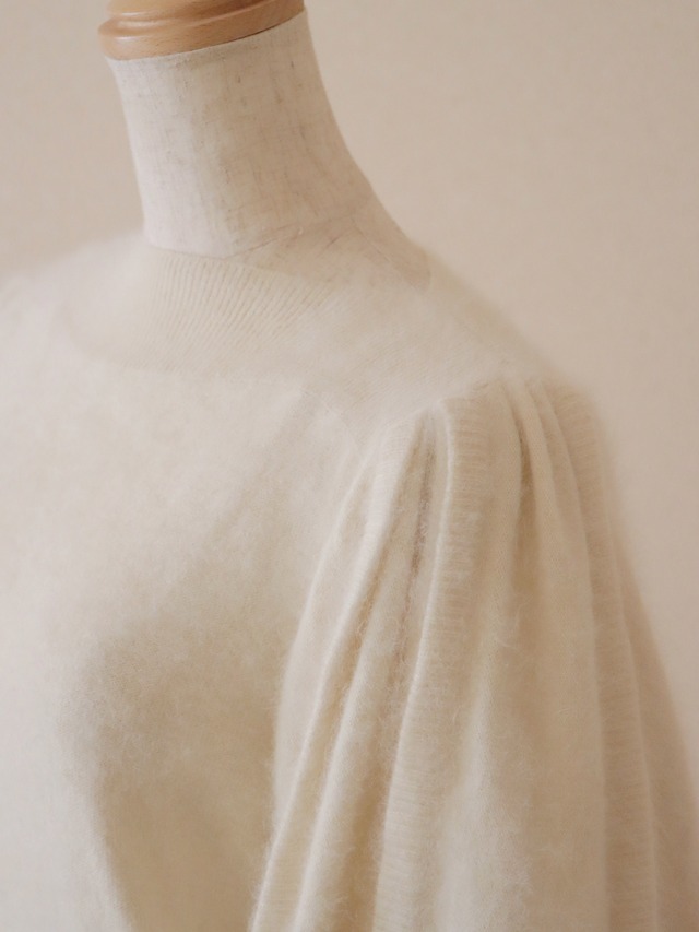 ●ivory color puff sleeve design Angora knitted sweater