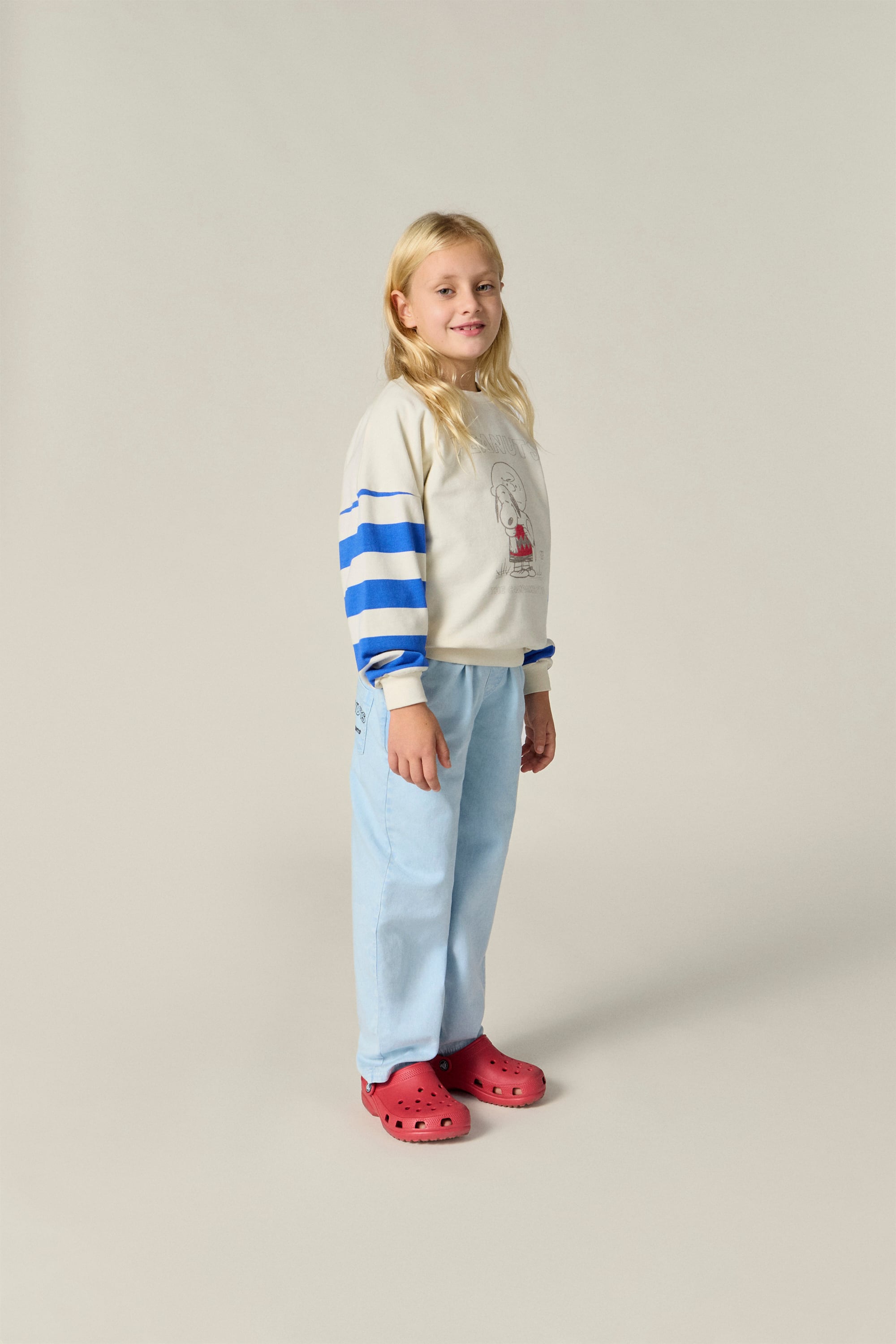 the campamento×Peanuts/SNOOPY and Charlie hug oversized Sweatshirt