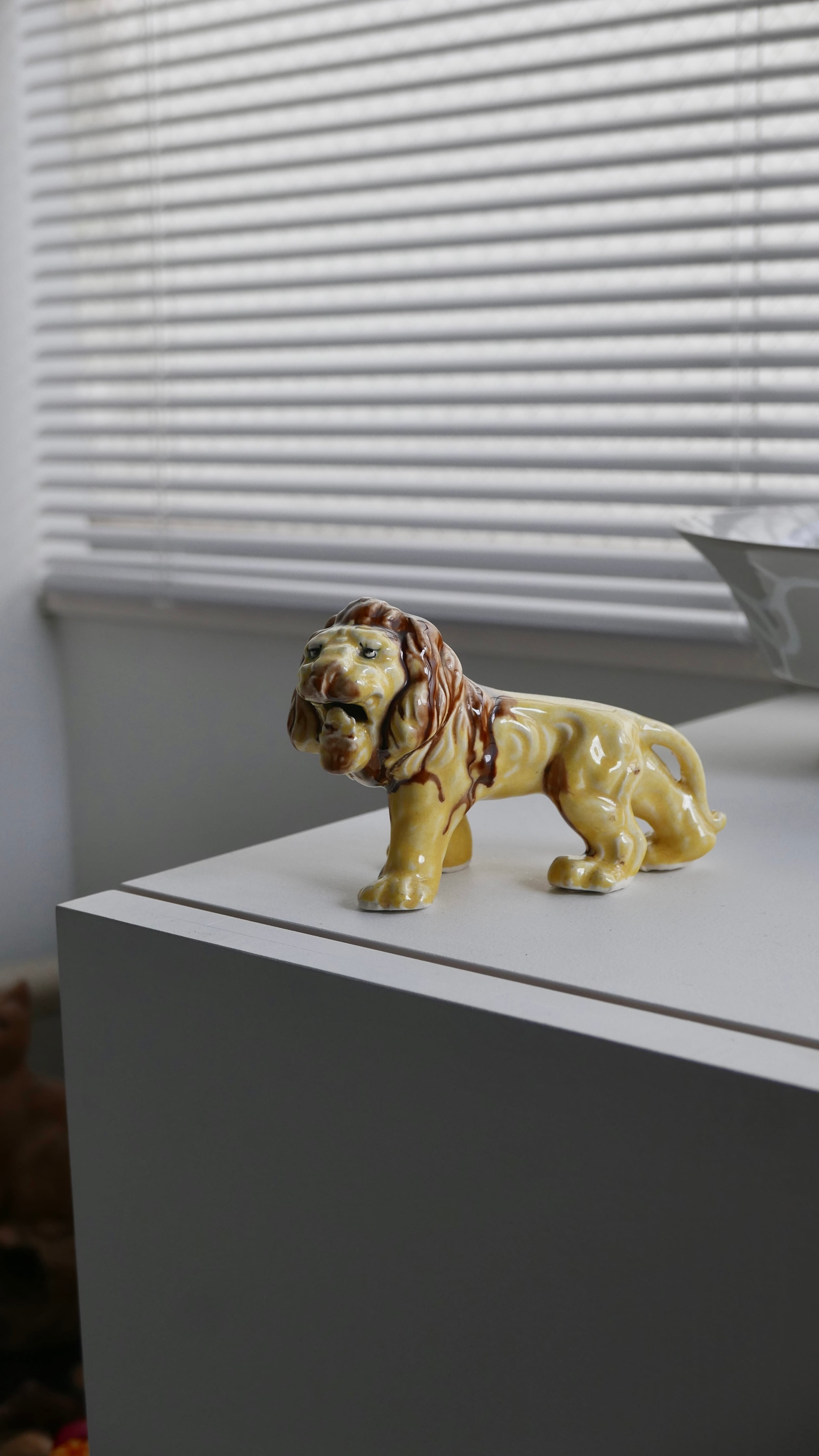 pottery lion , pastelyellow × brown