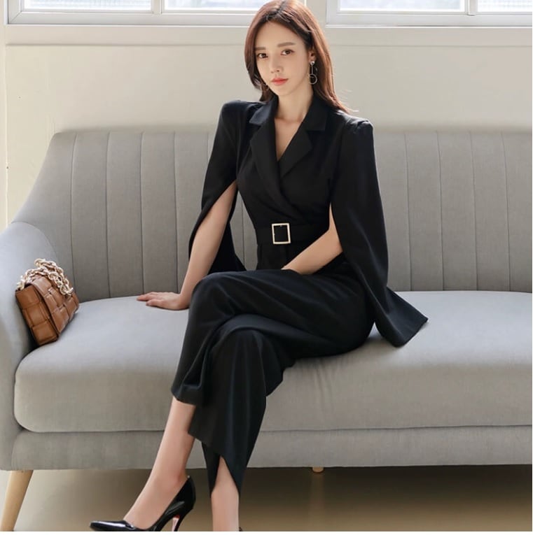 ワンピース オールインワン ワイドパンツ ガウチョパンツ ロング丈 長袖 Vネック カシュクール 襟付き スリム ワイド ガウチョ スマート ベルト ウエストマーク ハイウエスト 薄手 きれいめ シンプル 大人 上品 おしゃれ かっこいい エキゾチック 大人可愛い 大人女子 こなれ感 マニッシュ 個性的 クール モード系 エレガント モダン 主役級 存在感 フォーマル 抜け感 無地 春 秋 謝恩会 20代 30代 40代 レディース お出かけ 女子会 イベント 脚長 M L XL 黒 アプリコット