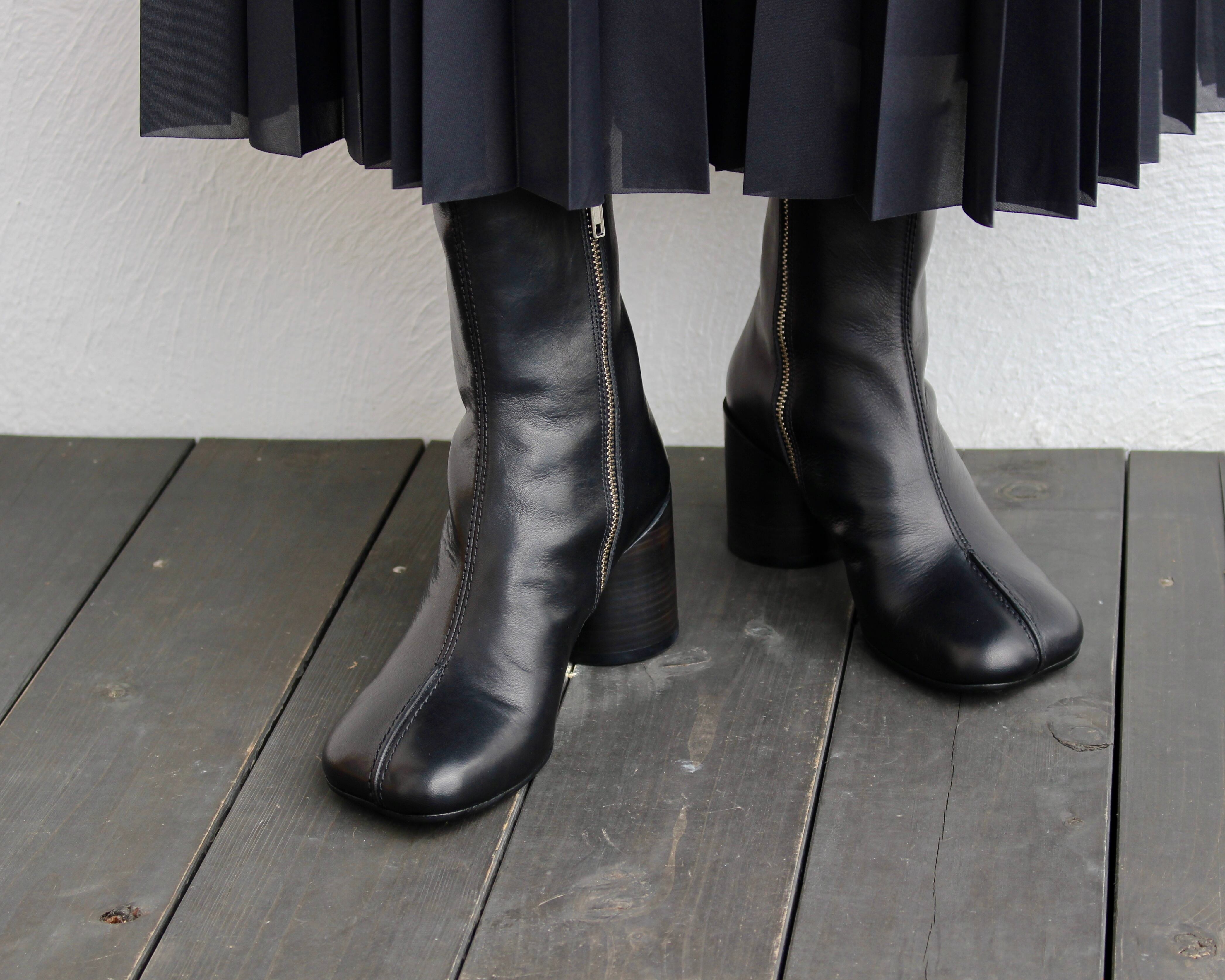 MM6 maison margiela/leather boots | Coffee Restaurant & Boutique mari