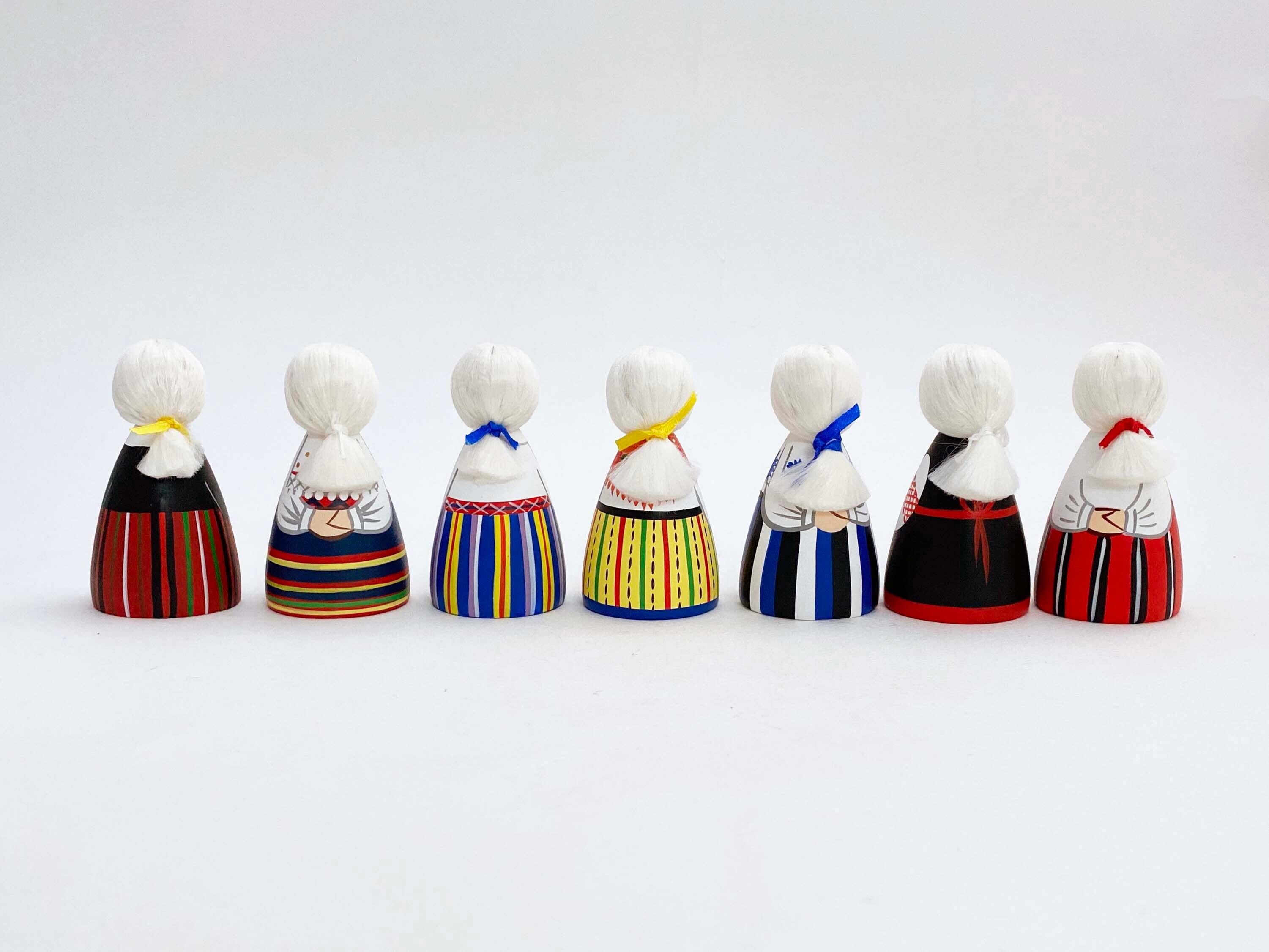 エストニアの民族こけし（女の子8cm）