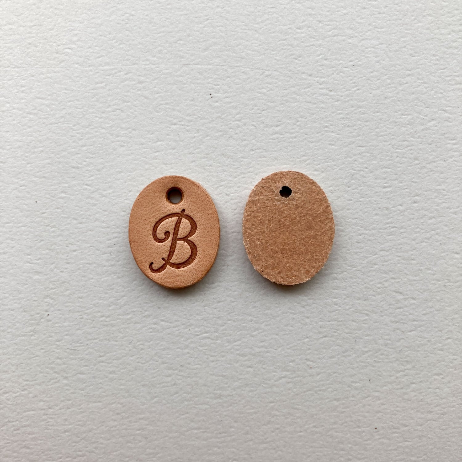レザーイニシャルチャーム | Dua-アクセサリーパーツショップ