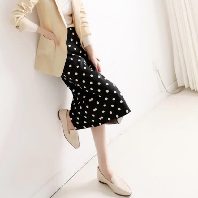 スカート レディース タイトスカート ミディアム丈 スリム ウエストベルト ハイウエスト 大人可愛い シンプル カジュアル 上品 お洒落 レトロ 大人女子 こなれ感 キュート ガーリー ルーズ セクシー エレガント 主役級 存在感 高級感 温かい 清楚感 きちんと感 ドット柄 秋 冬 10代 20代 30代 オフィス ビジネス OL 通勤 デート お出かけ 女子会 お泊まり 休日 パーティー イベント 着回し 普段使い お揃い 双子 韓国 送料無料 ファッション スタイル 楽ちん モテ 体型カバー 美脚