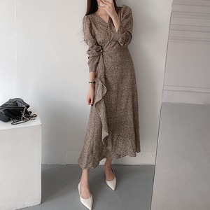 【送料無料】 ワンピース ラップワンピース ラップデザイン Vネック カシュクール 長袖 ロングワンピース ロング丈 ミモレ丈 フリル フレア Aライン ハイウエスト 花柄 小花柄 体型カバー 着痩せ 細見え おしゃれ 大人 お出かけ 韓国ファッション 大人可愛い かわいい ガーリー フェミニン レトロ 人気 春 秋 冬 20代 30代 40代 50代 ブラウン ブラック アイボリー