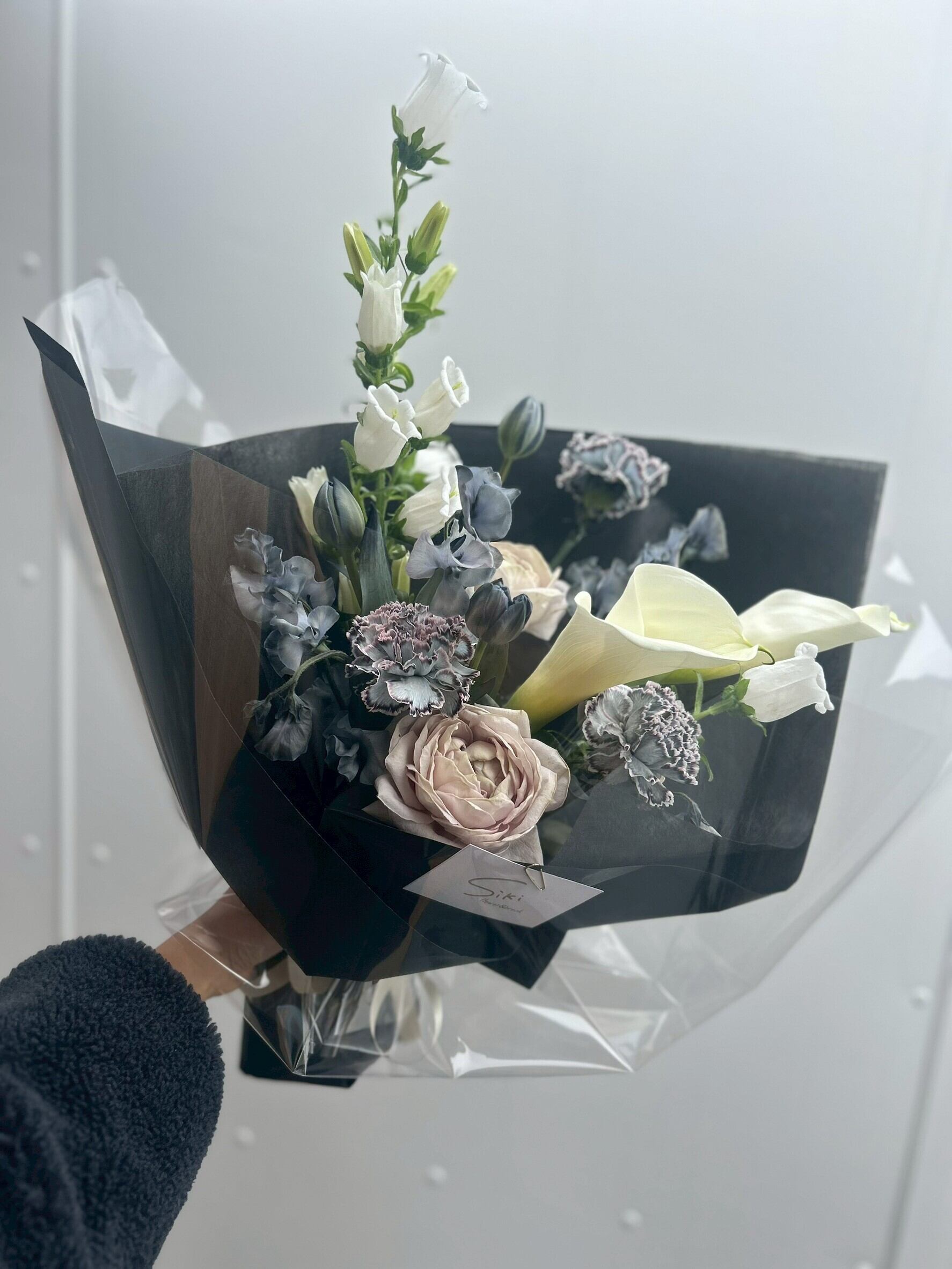 白黒2色ラッピング】モノトーンブーケ Msize【bouquet/花束】 | Siki