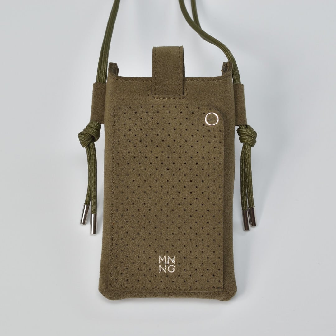 MNNG エムエヌエヌジー ハイドモバイルショルダー・オリーブ 東レのウルトラスエードを使った「mononoguもののぐ」のセカンドライン