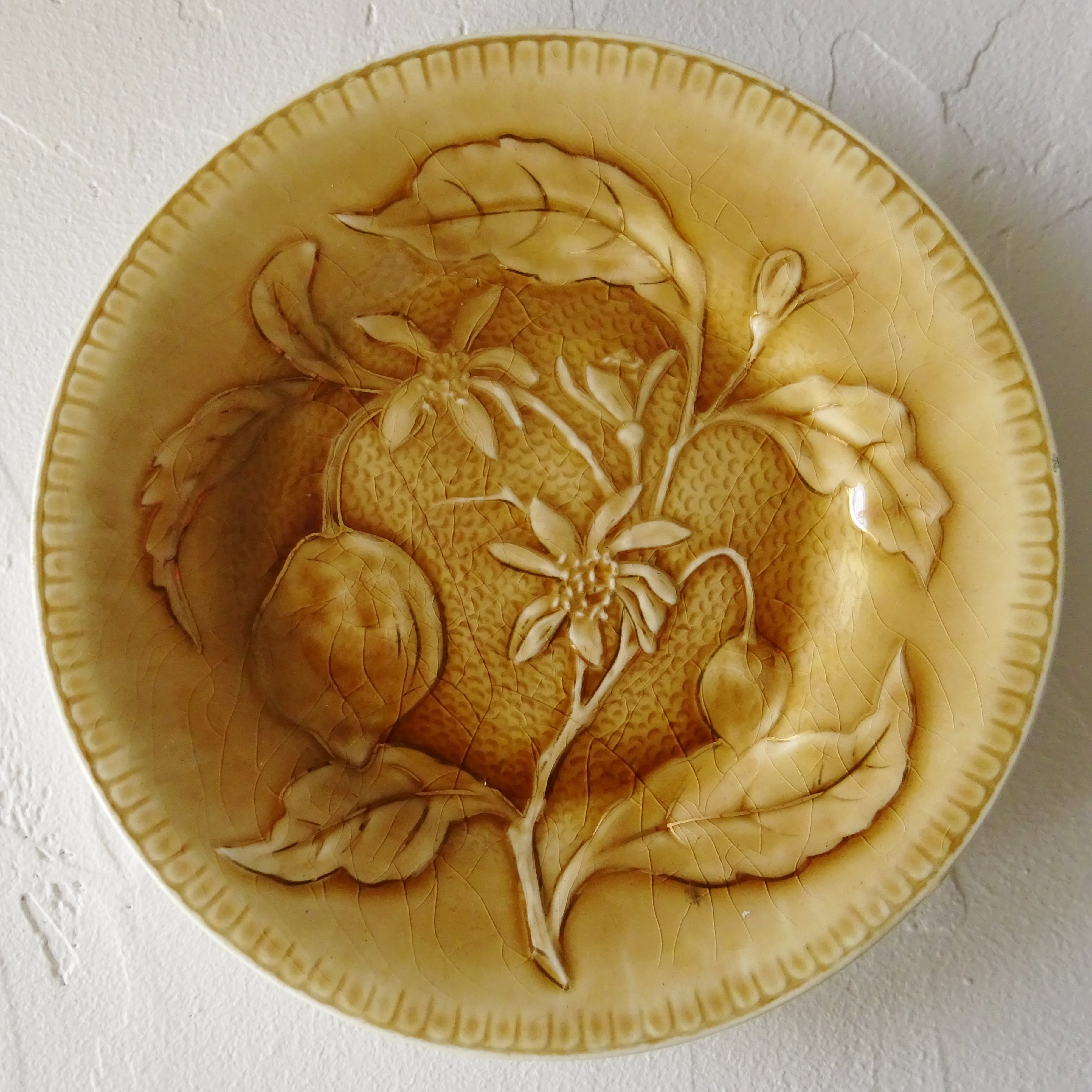 LONGCHAMP TERRE DE FER  Barbotine décor《Fleur de pommier》assiette à dessert (G)