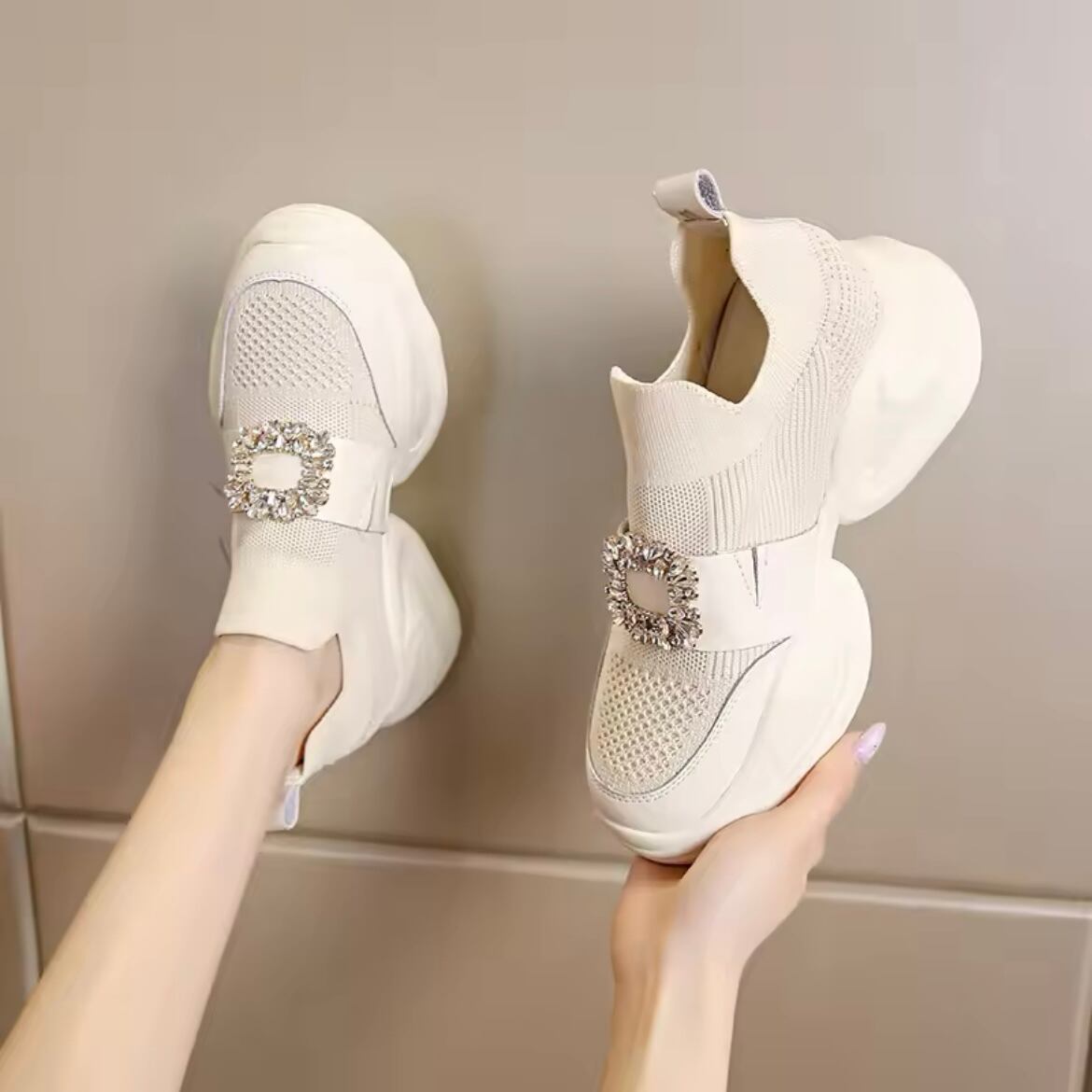 クリスタルビジュースニーカー