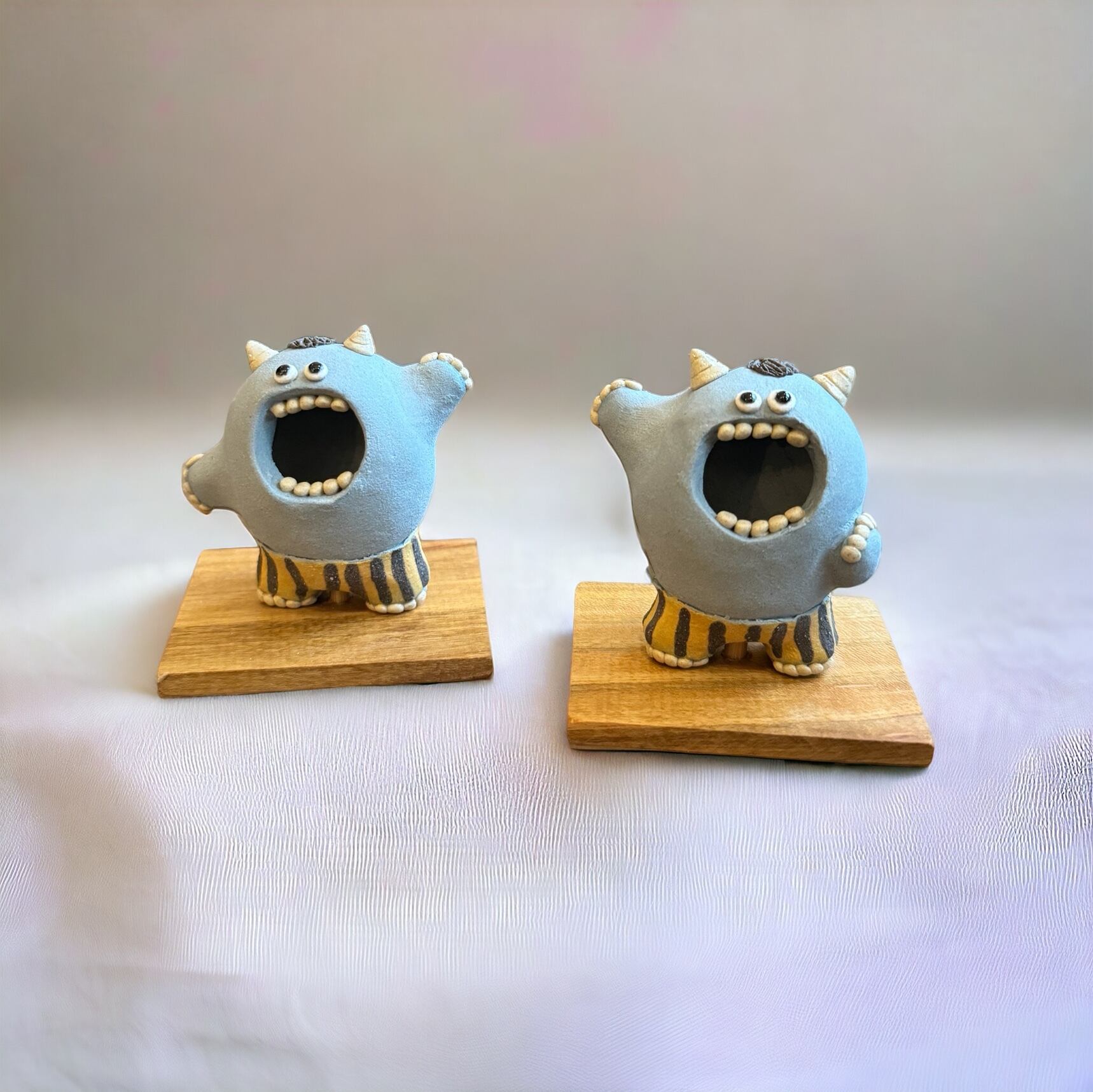 松本良太 陶器 台座付き おに | teshigotoya ねむの木の豆