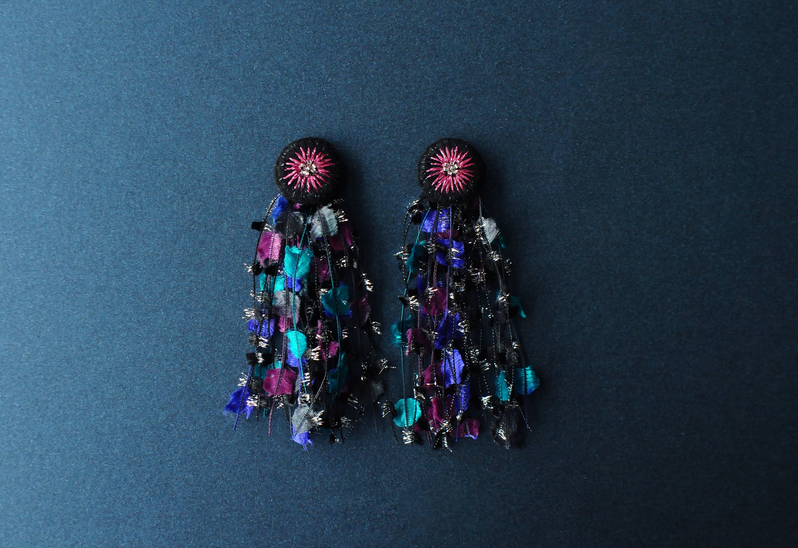 ＜Stella～願い事の星～＞『刺繍フリンジイヤリング/ブラック×ピンクパープル』アレルギーパーツ変更可