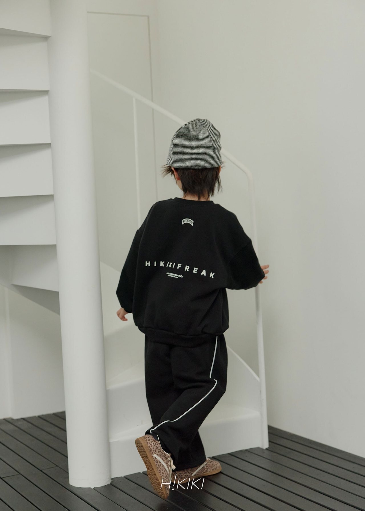 HIKIKI［取寄］line wide pants 26winter