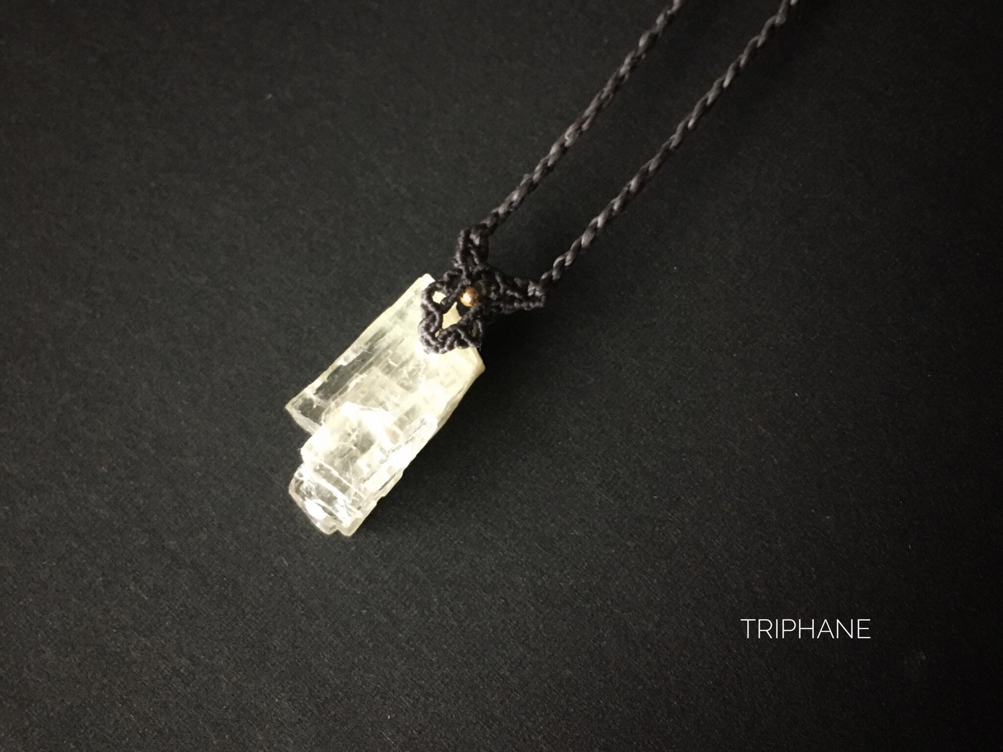 トリフェーン macrame necklace