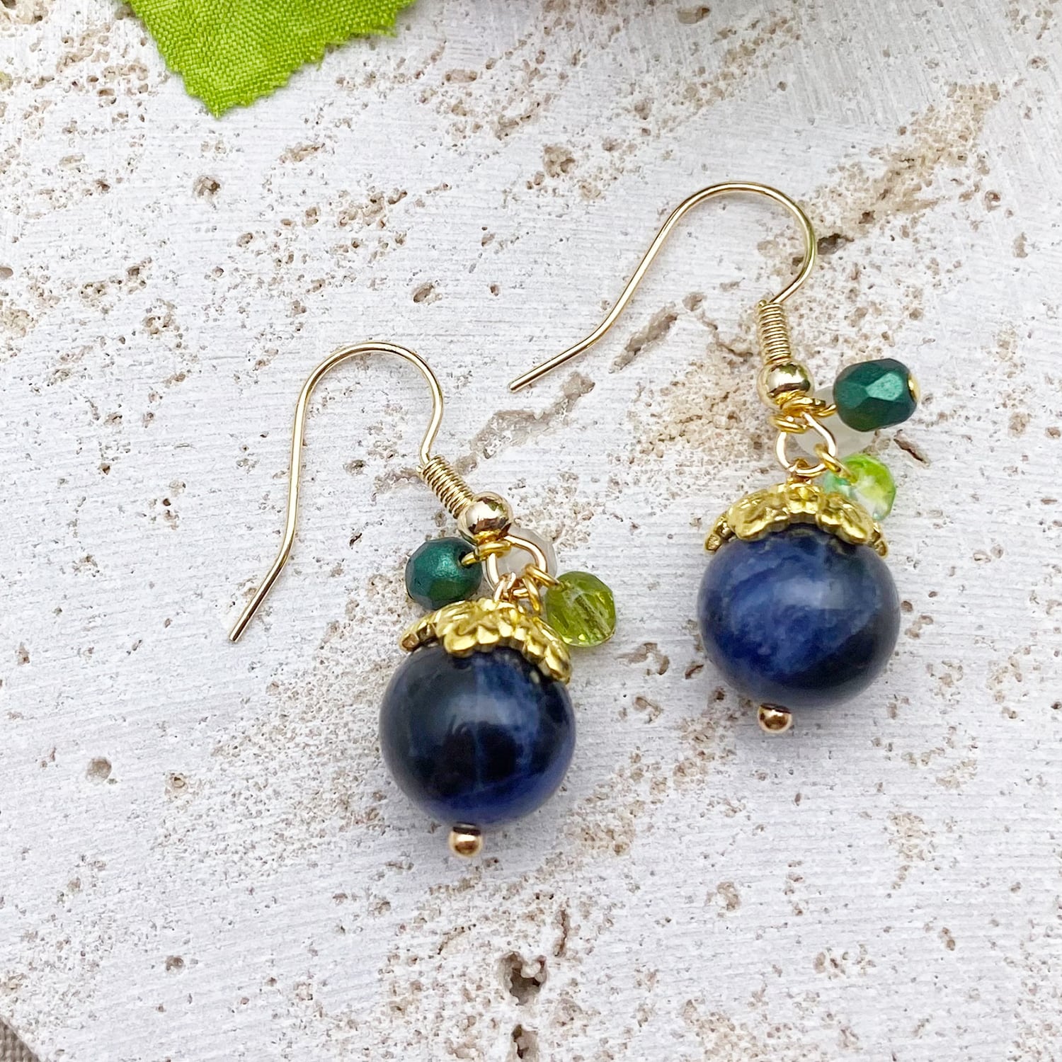 理性的思考・心を鎮める】ソーダライトのブルーベリーピアス