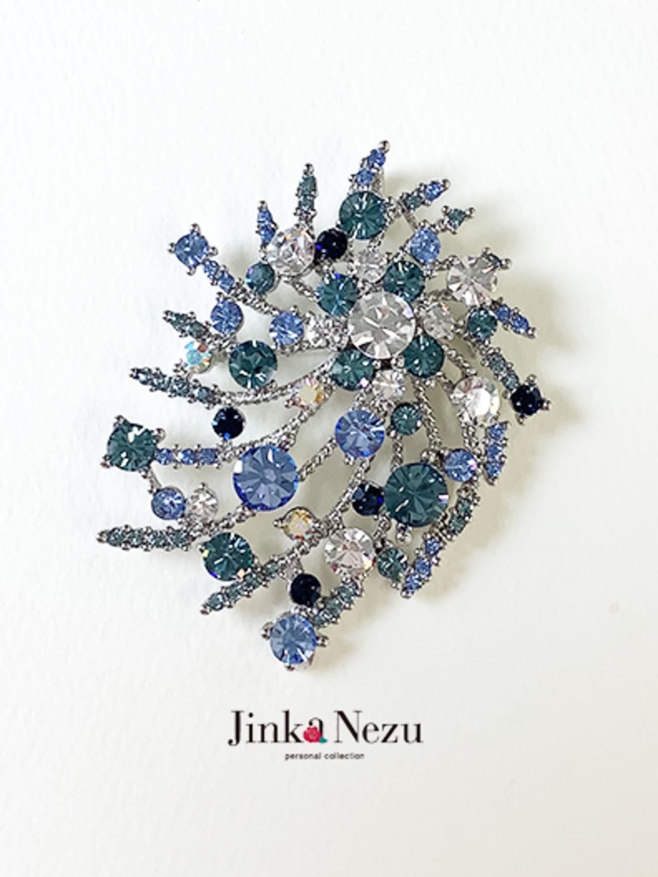 723244 JinkaNezu クリスタルガラス スパークルアクア ブローチ