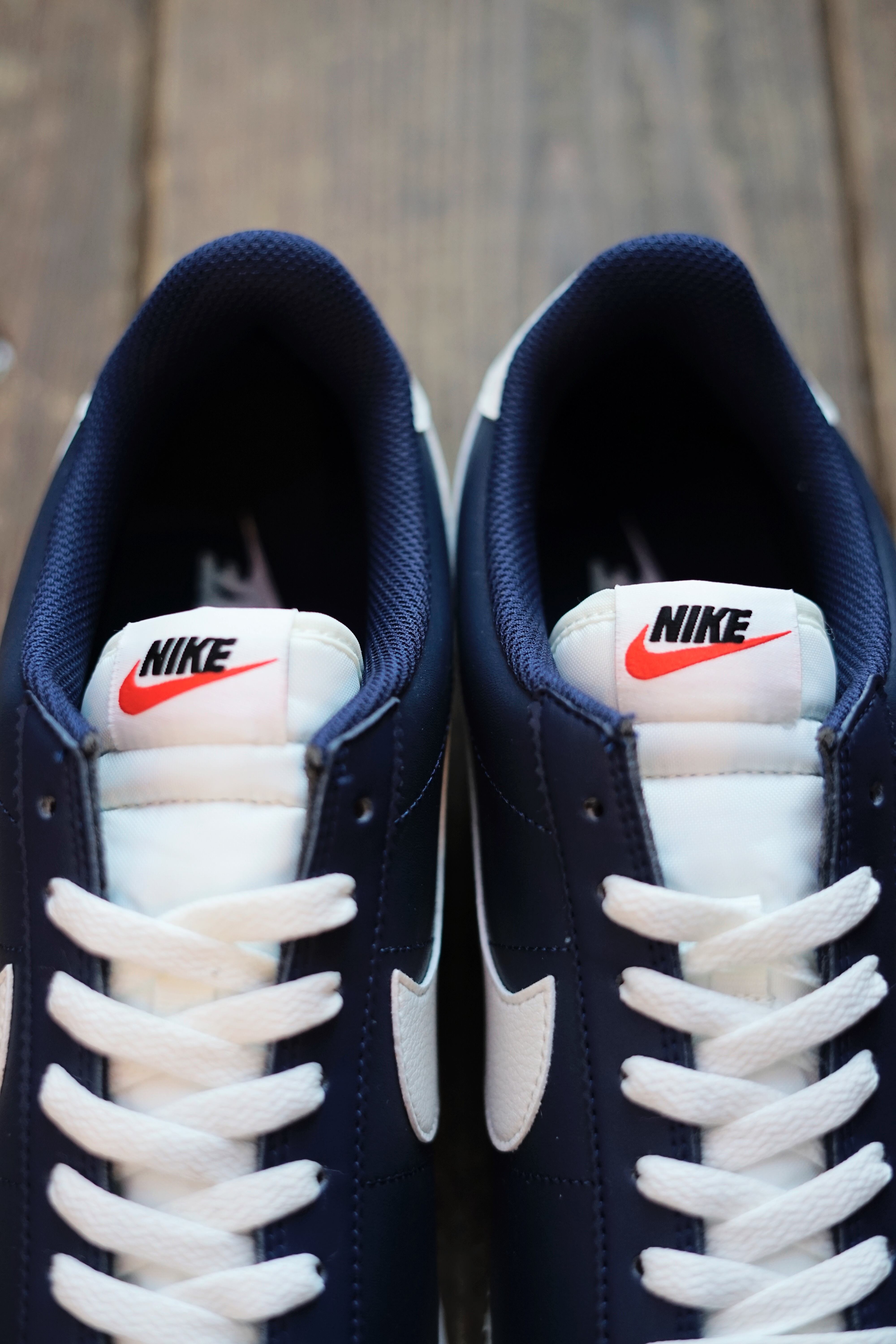 NIKE 