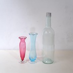 水色とピンクの一輪挿し