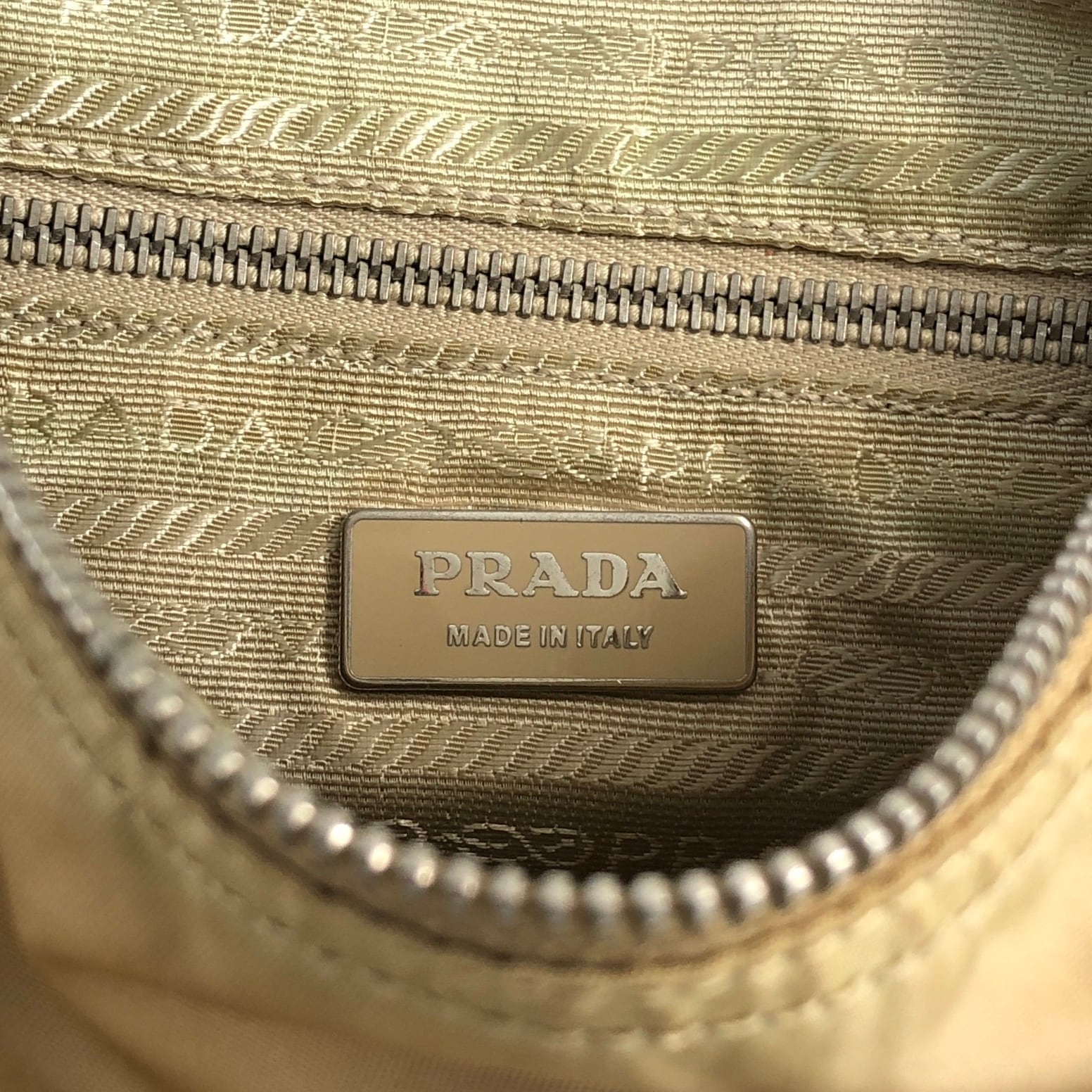 PRADA プラダ ショルダーバッグ ベージュ トライアングルロゴ フロント