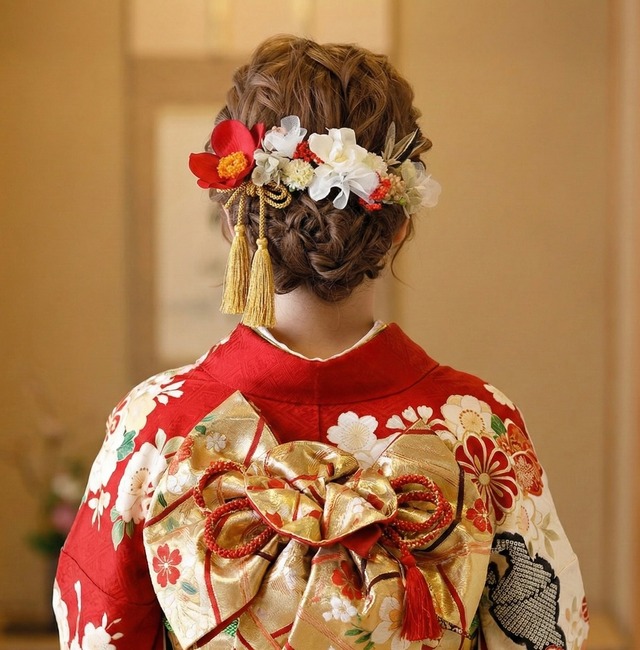 つばきレッド髪飾り　 袴　卒業　振袖　　成人式　卒業式　袴　ウェディング　ヘッドドレス　ヘアパーツ