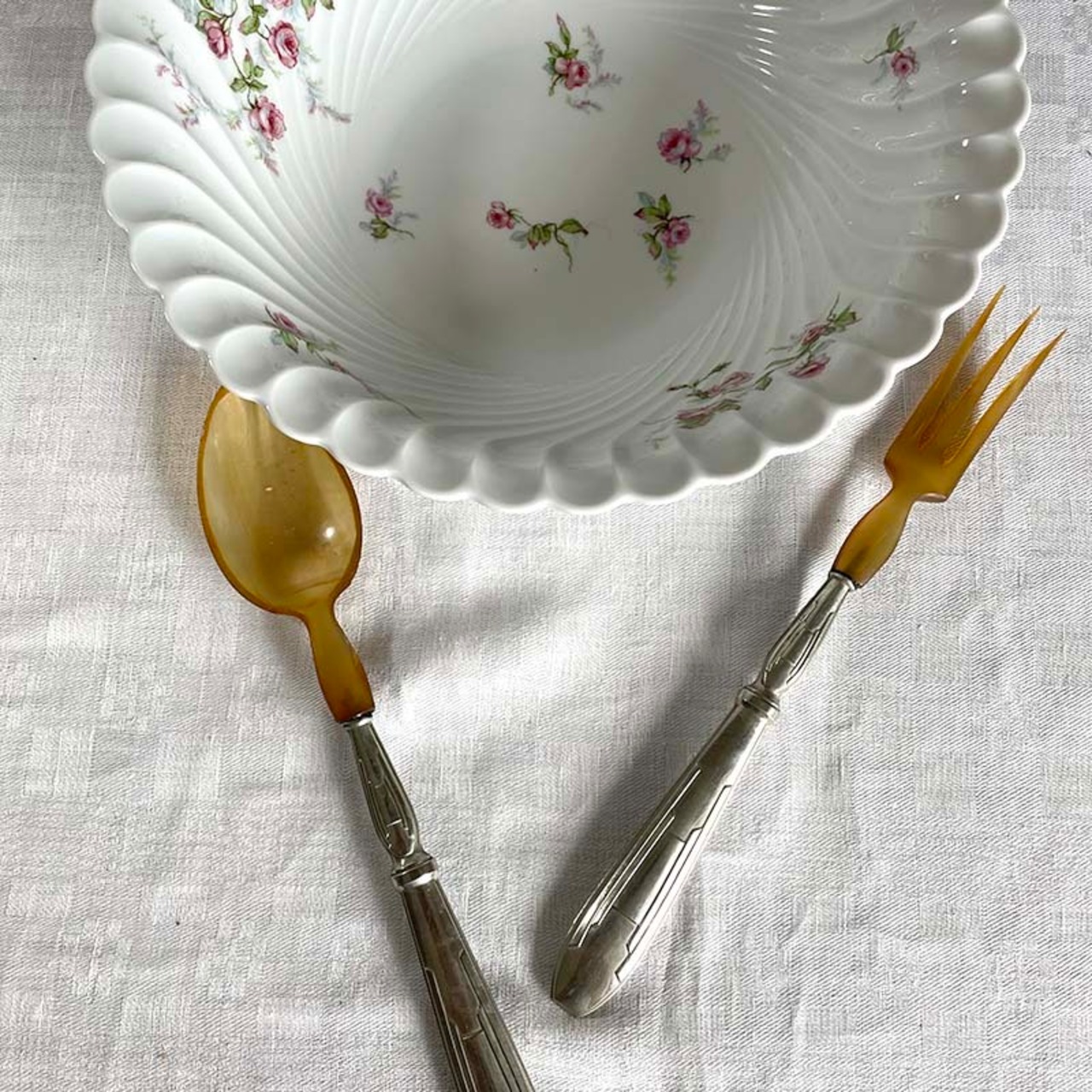 サラダボール　大きなお鉢　深鉢　リモージュアビランド　ピンク小花　小さなかけあり　Haviland 12TWdj3