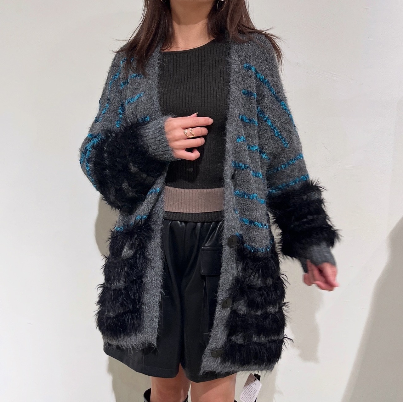 ビジューがつきます‼️ラインストーン袖シャギーニットカーディガン