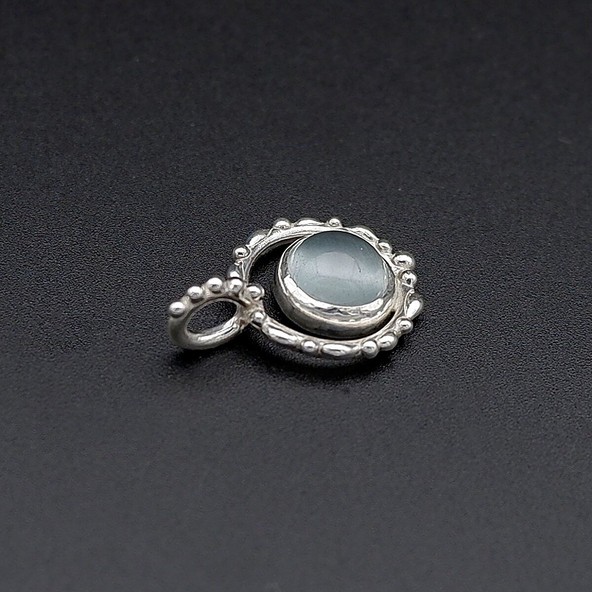 ミルキーアクアマリンのデザインペンダント ～海の雫～ 天然石