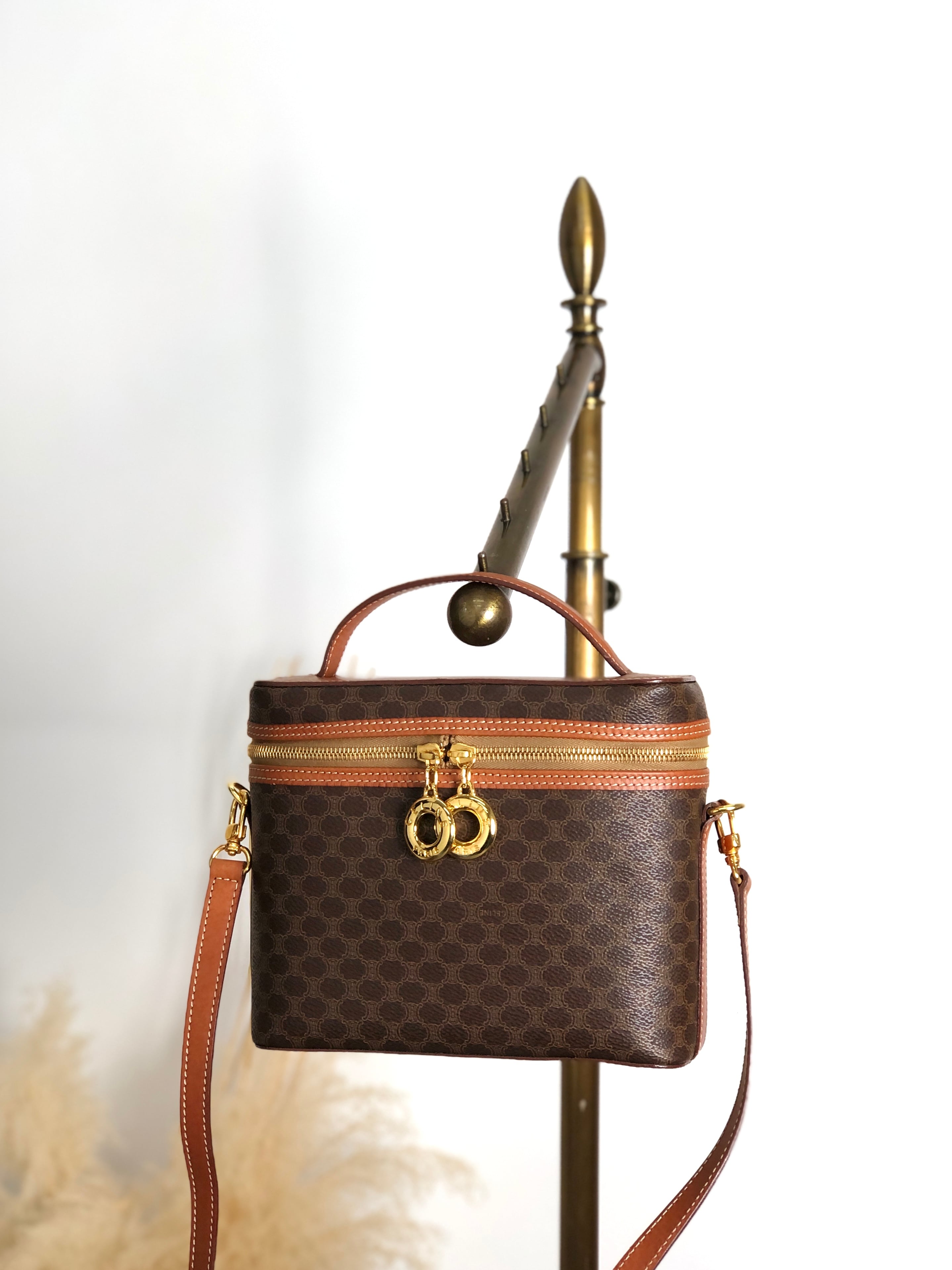 CELINE セリーヌ マカダム ショルダーバッグ ブラウン サークルロゴチャーム PVC バニティバッグ 2WAY vintage ヴィンテージ オールド 6zcbz5