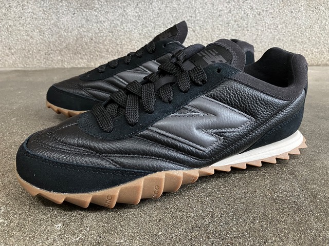 NEW BALANCE URC30MB (BLACK/GUM)