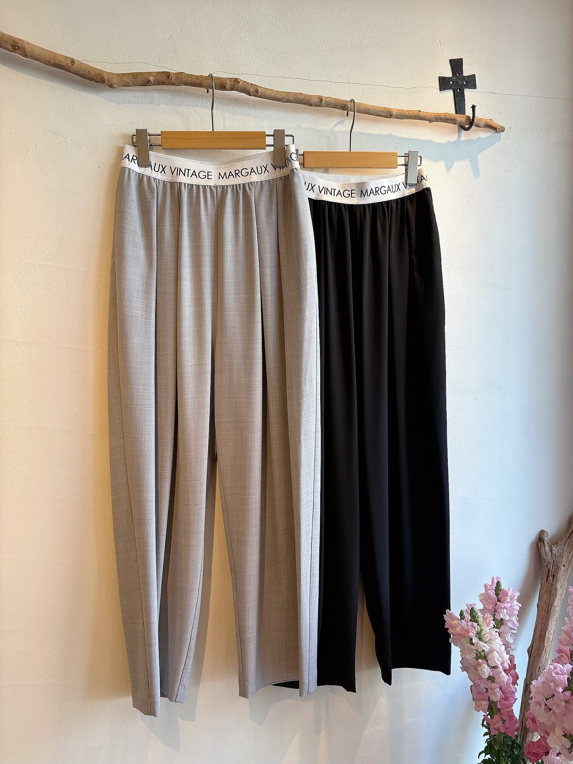 再入荷】MARGAUX VINTAGE / ウエストロゴタックパンツ | anouk