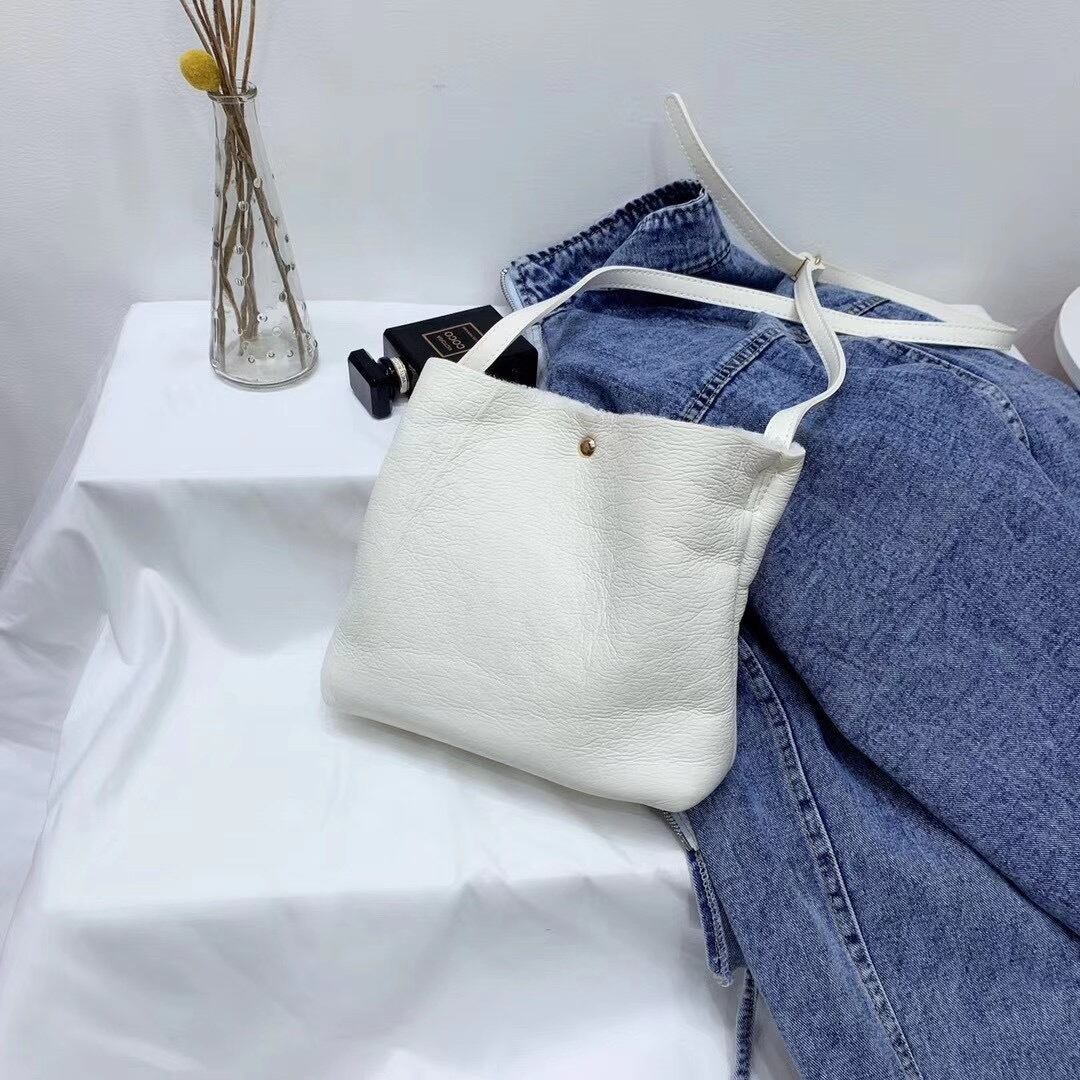 シンプルショルダーバッグ