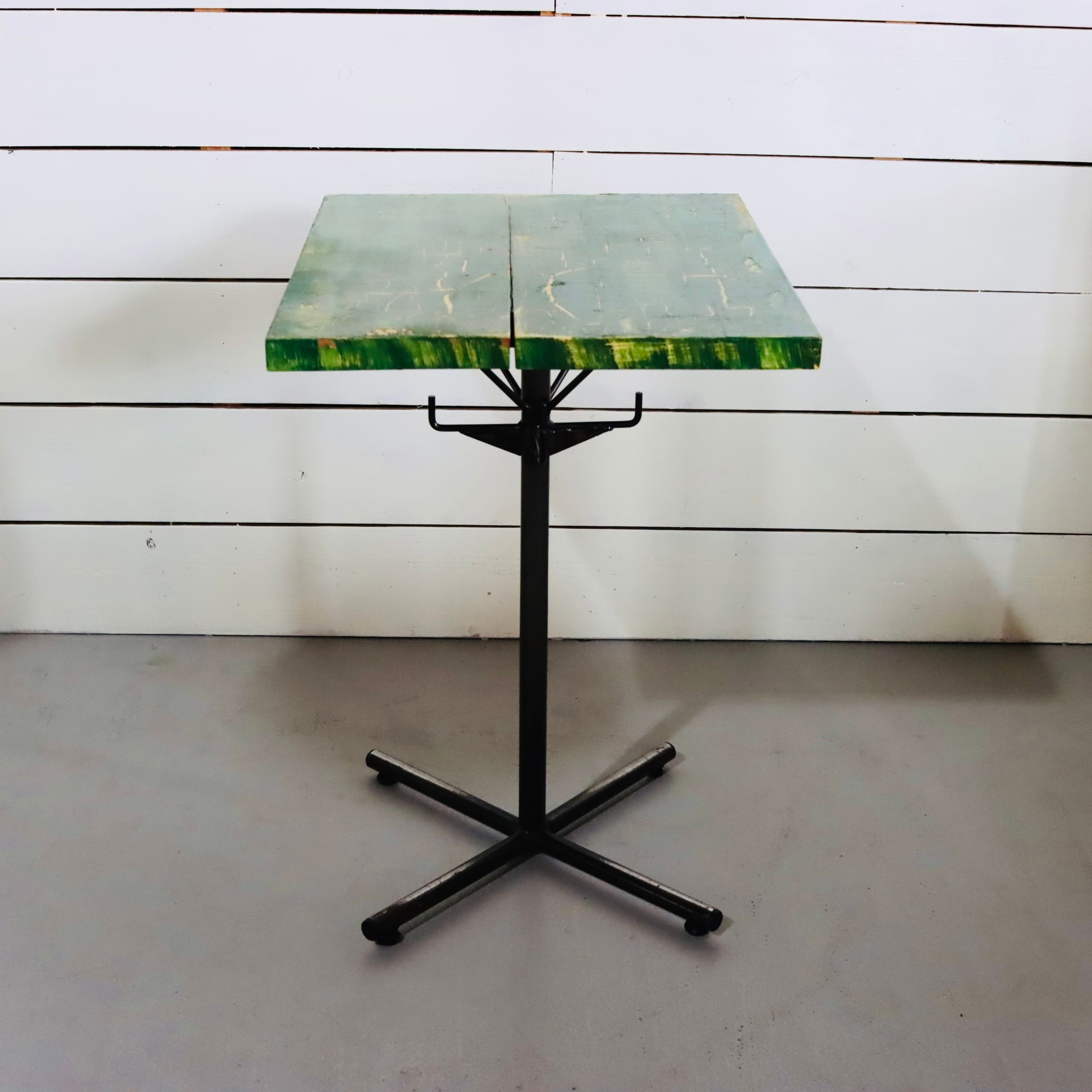 Crackle Paint Cafe Table Paint ひび割れ塗装のカフェテーブル