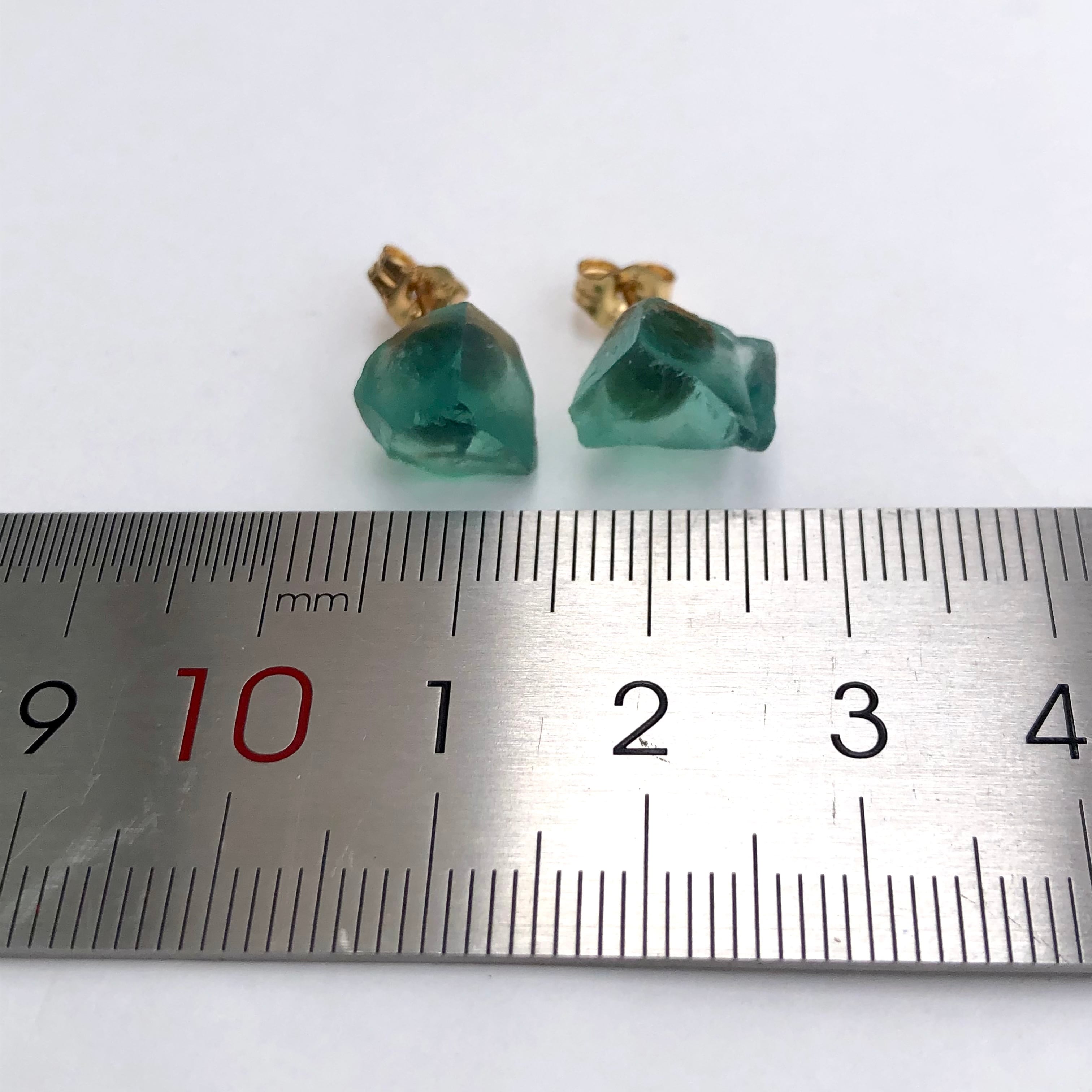 一点もの】 フローライト 原石 14kgfピアス 鉱物 天然石 ハンドメイド