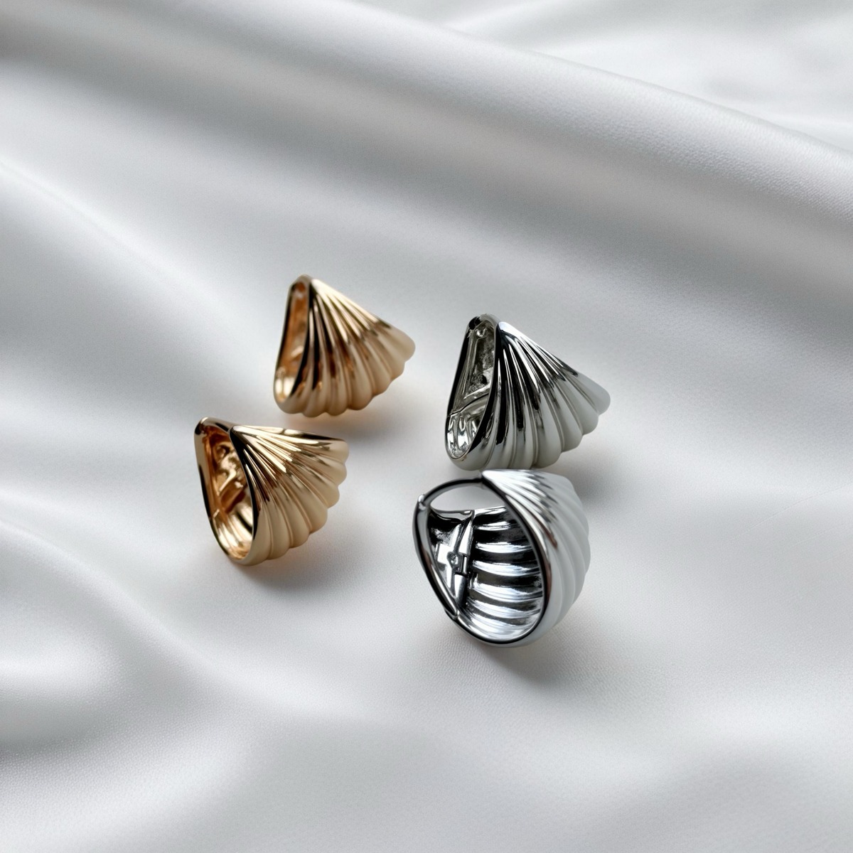 日本未発売 ナッシュ Petites creoles renard polaire ピアス 2COLORS】MARINA HOOP ピアス | Asian DolL JAPAN CONCEPT