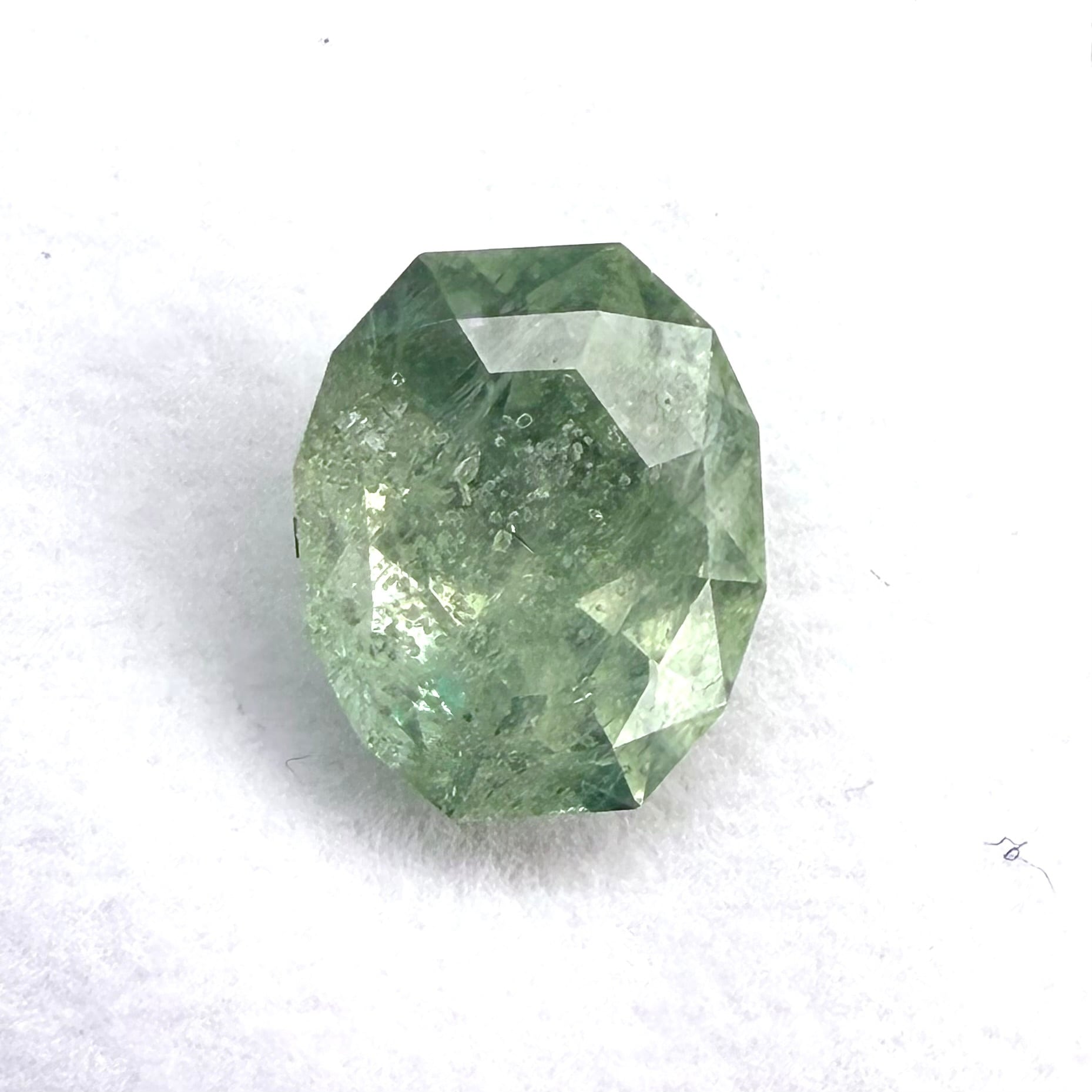 ラムネのようなレトロなサファイア