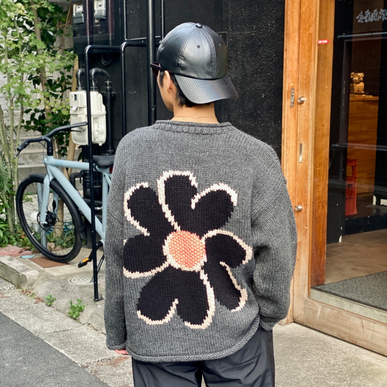CC "FLOWER with LOVE" HAND KNIT -DARK GRAY-