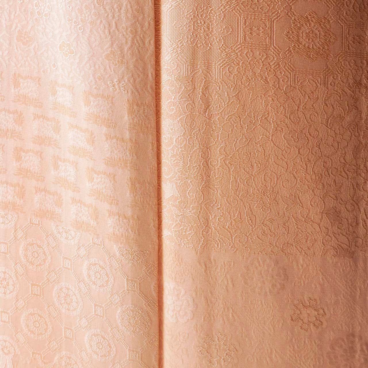 【袷】杏子色 吉祥文づくし地紋 色無地