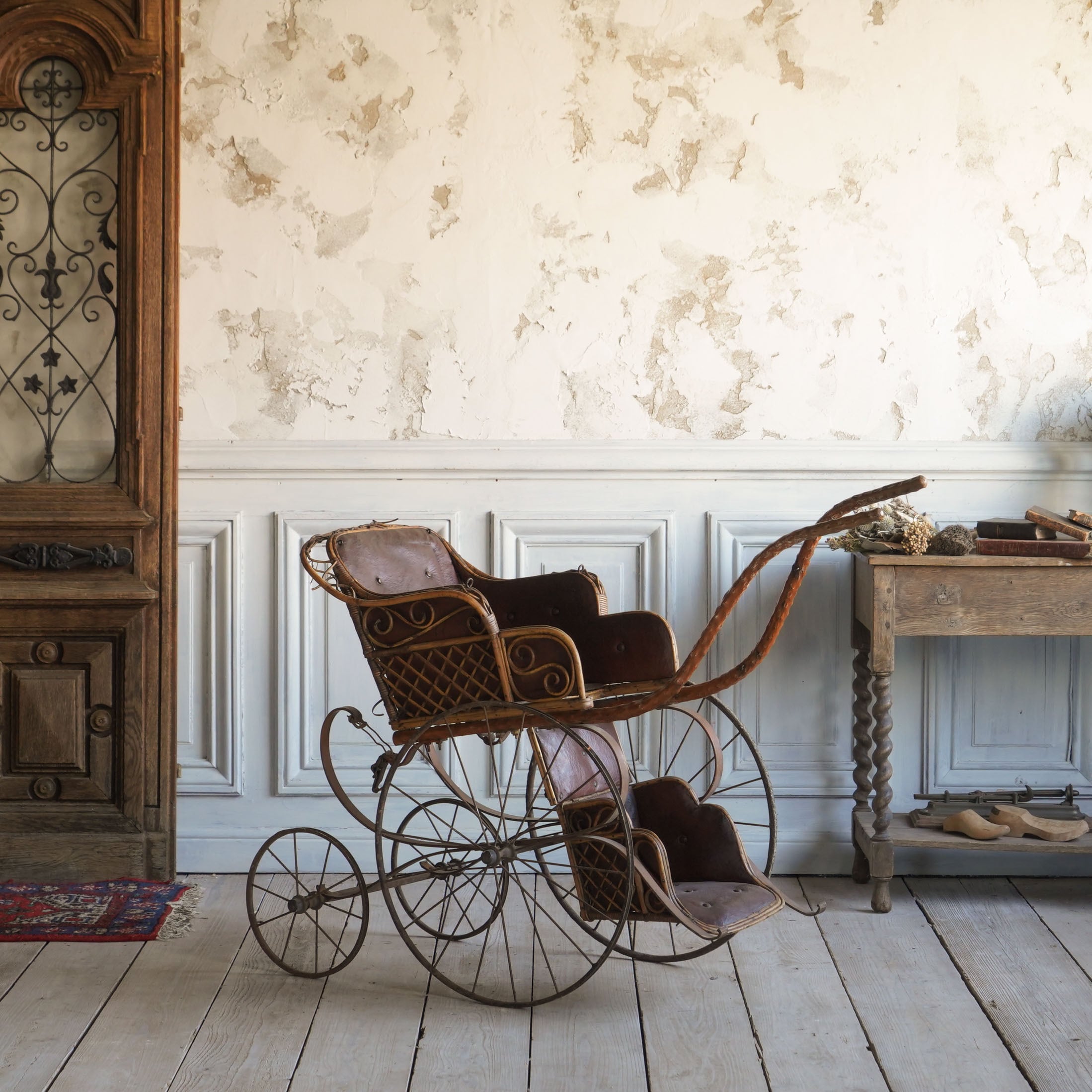 手押し車/乳母車/チェア/アンティーク/ディスプレイ/撮影アイテム/レザー/装飾/タイヤ/フランス家具/1880年代