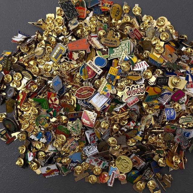 【訳あり】400個  フランス雑貨 ヴィンテージ  ピンバッジ ピンズ France pins  Pin badge vintage 古着 通販 リメイク ブローチ  アタッチメント付属 雑貨 2508012_2506011