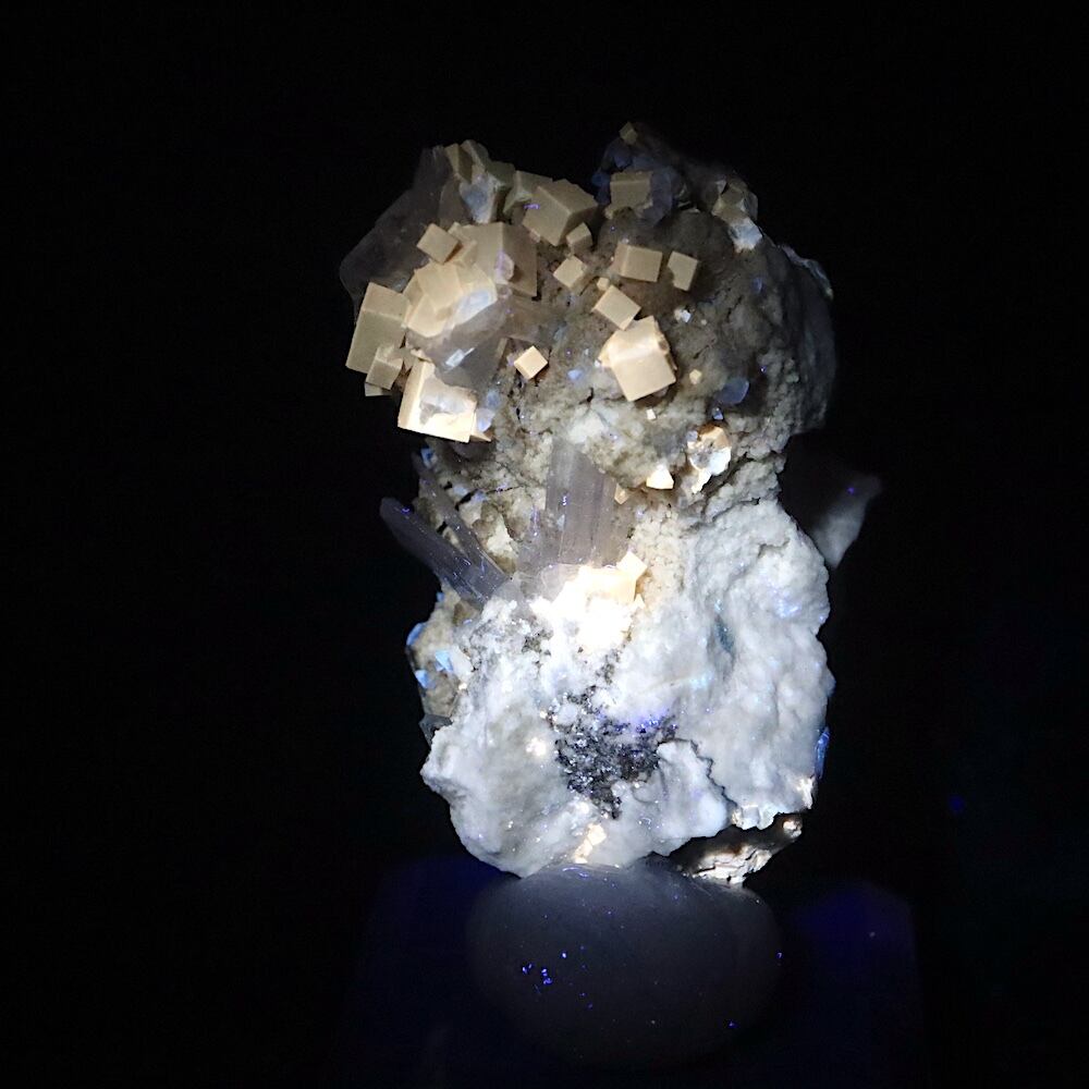 ユニーク！蛍石 フローライト 原石 17.6g FL513 鉱物 天然石 | 鉱物