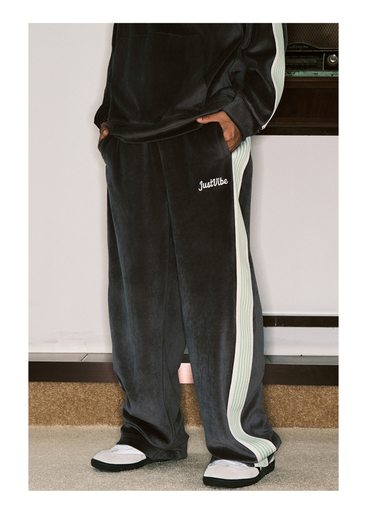 【お急ぎ発送】ベロアトラックパンツ(ST00021)