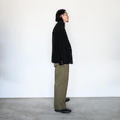 INTERIM (インテリム)一枚生地仕立てのダブルジャケットとカジュアルパンツでコーディネート2