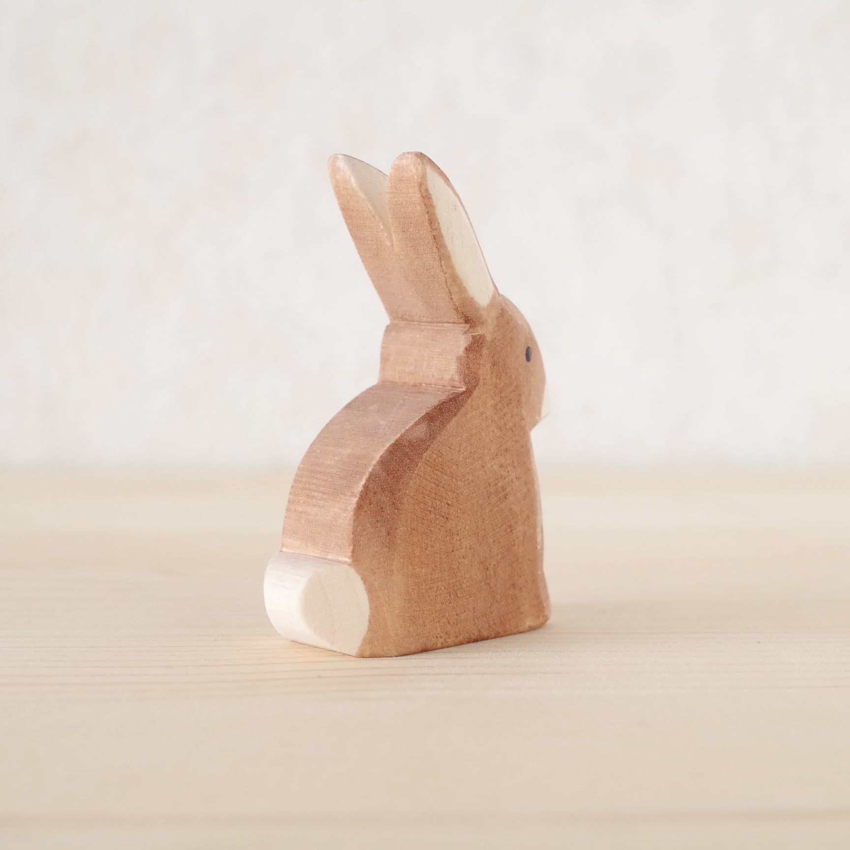 オストハイマー 15001 うさぎ 座っている | 木のおもちゃ専門店