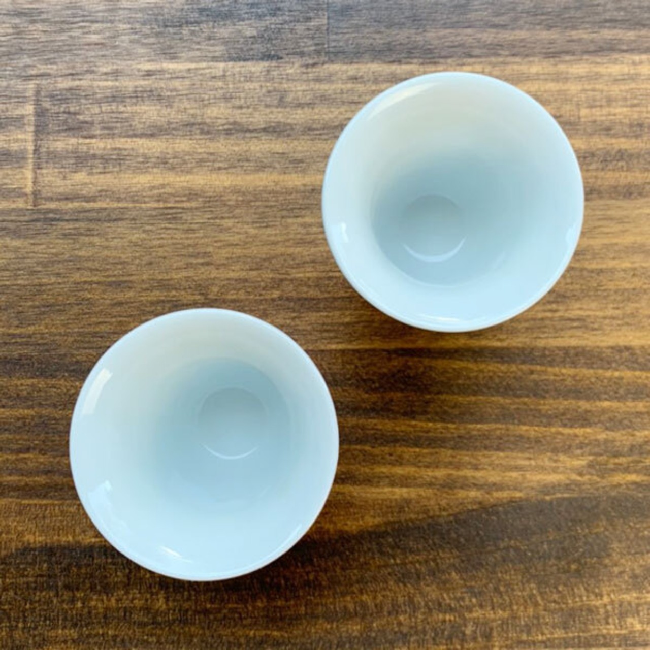 【アウトレット】有田焼　ラッパ型　面取ぐい呑み（赤・青白）