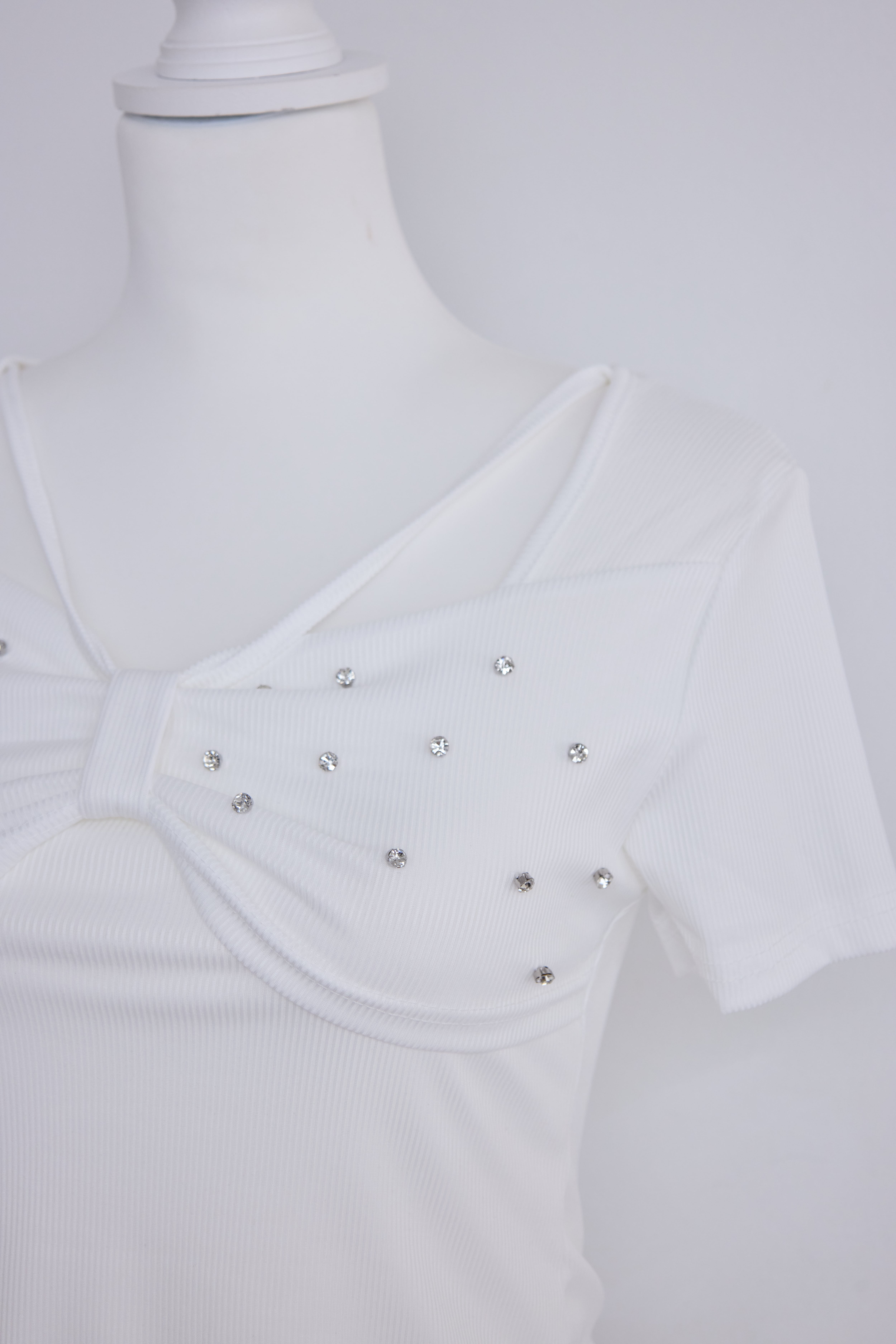 ribbon bijou cut tops | Désir et Raison