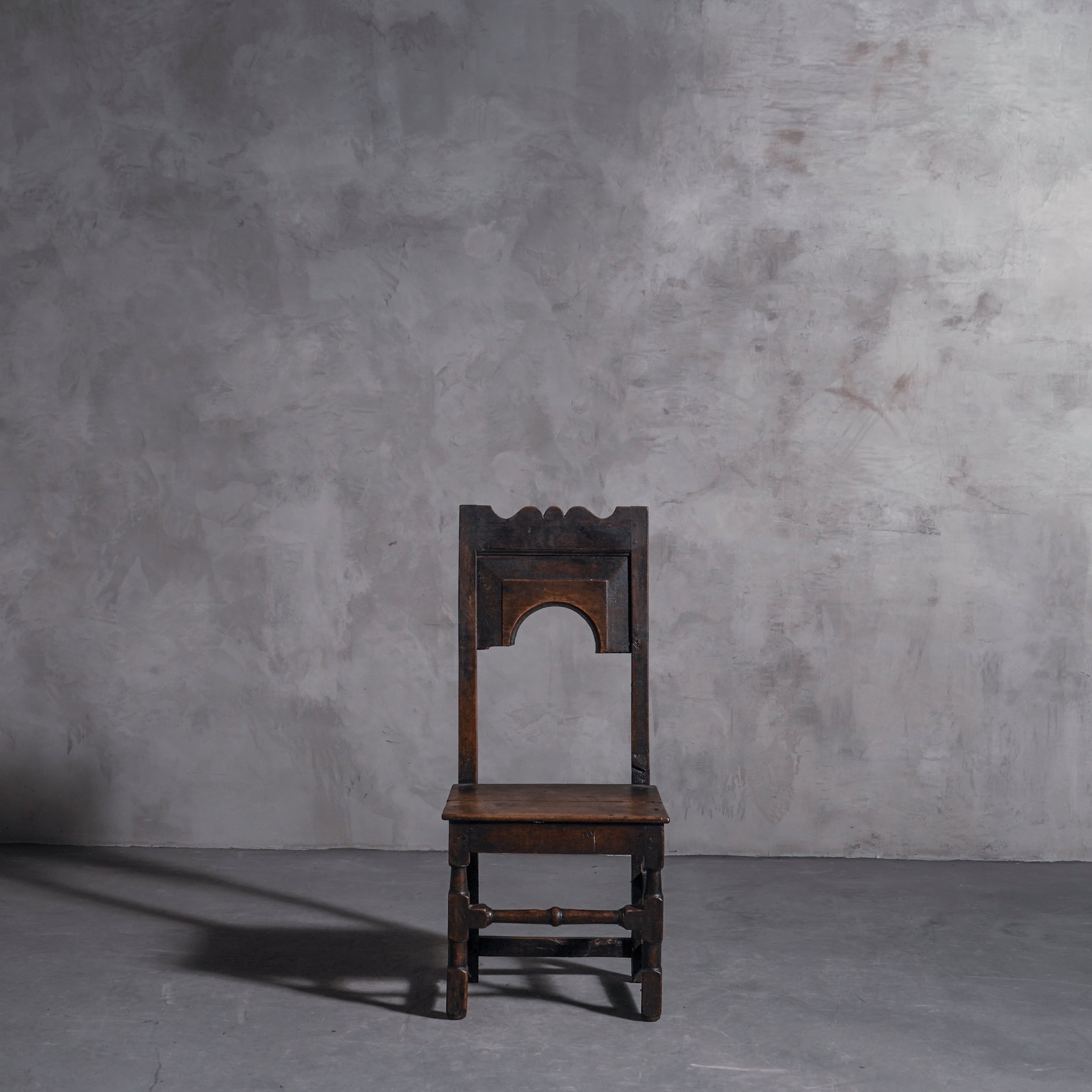 チェア/アンティークチェア/椅子/インテリア/撮影アイテム/ディスプレイ/抜け感/空間装飾/スタジオ